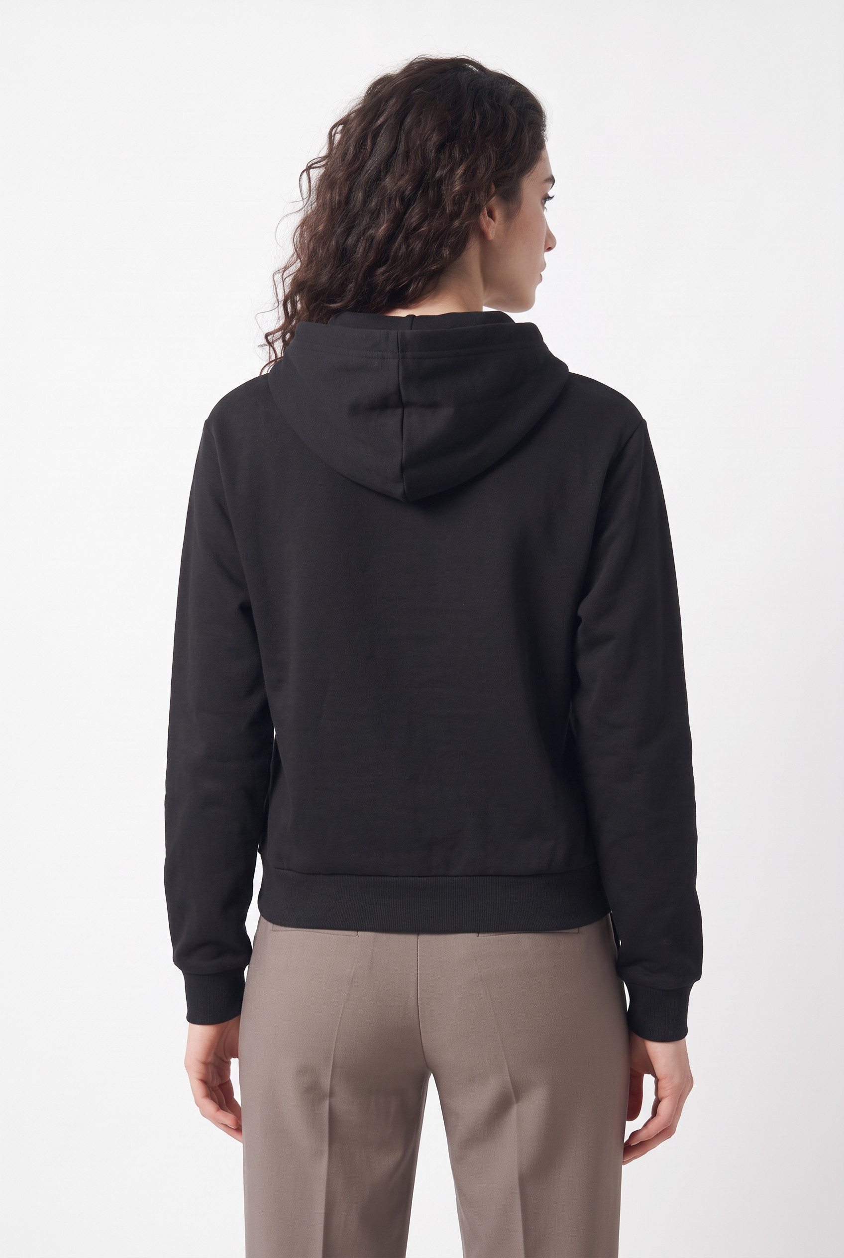 Converse Kapuzensweatshirt CHUCK PATCH HOODIE mit Rundhalsausschnitt, Langarm, aus Baumwolle und Polyester – Bild 2 von 5
