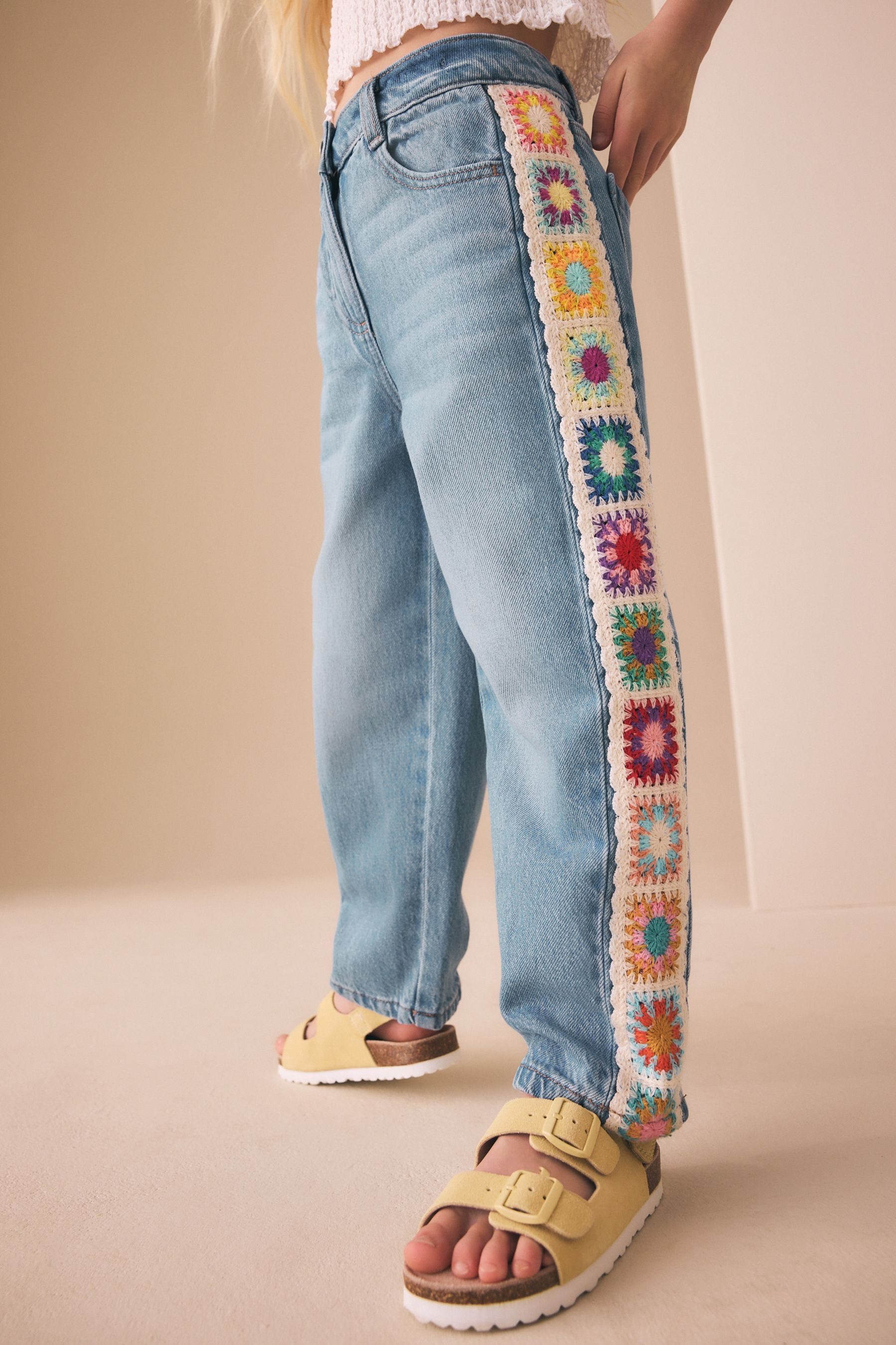 Next Weite Jeans Jeans mit Seitenstreifen und Häkeldetail (1-tlg)