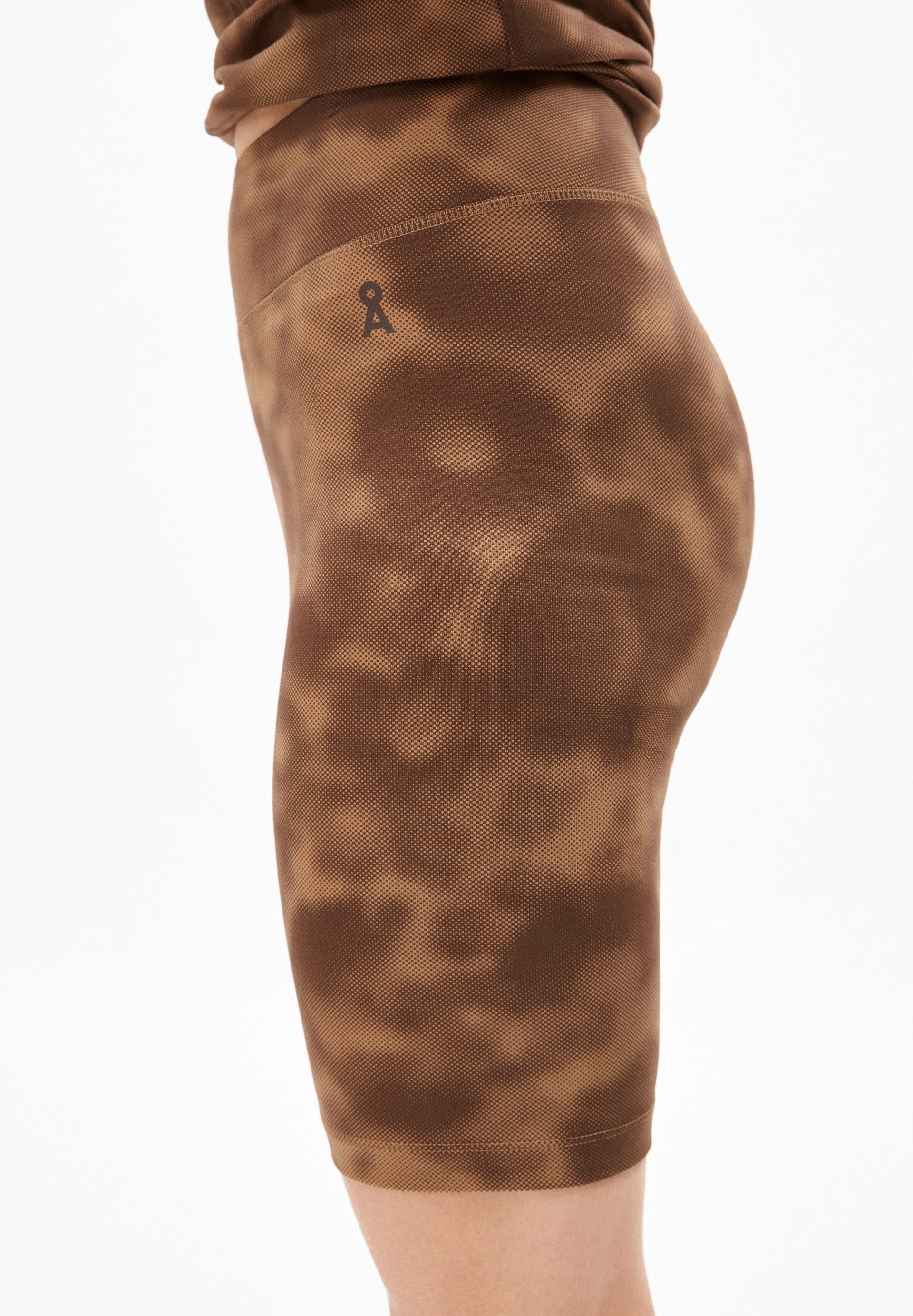Armedangels Shorts NEDAA AUTUMN GARDEN Shorts aus Bio-Baumwoll Mix (Fitted)