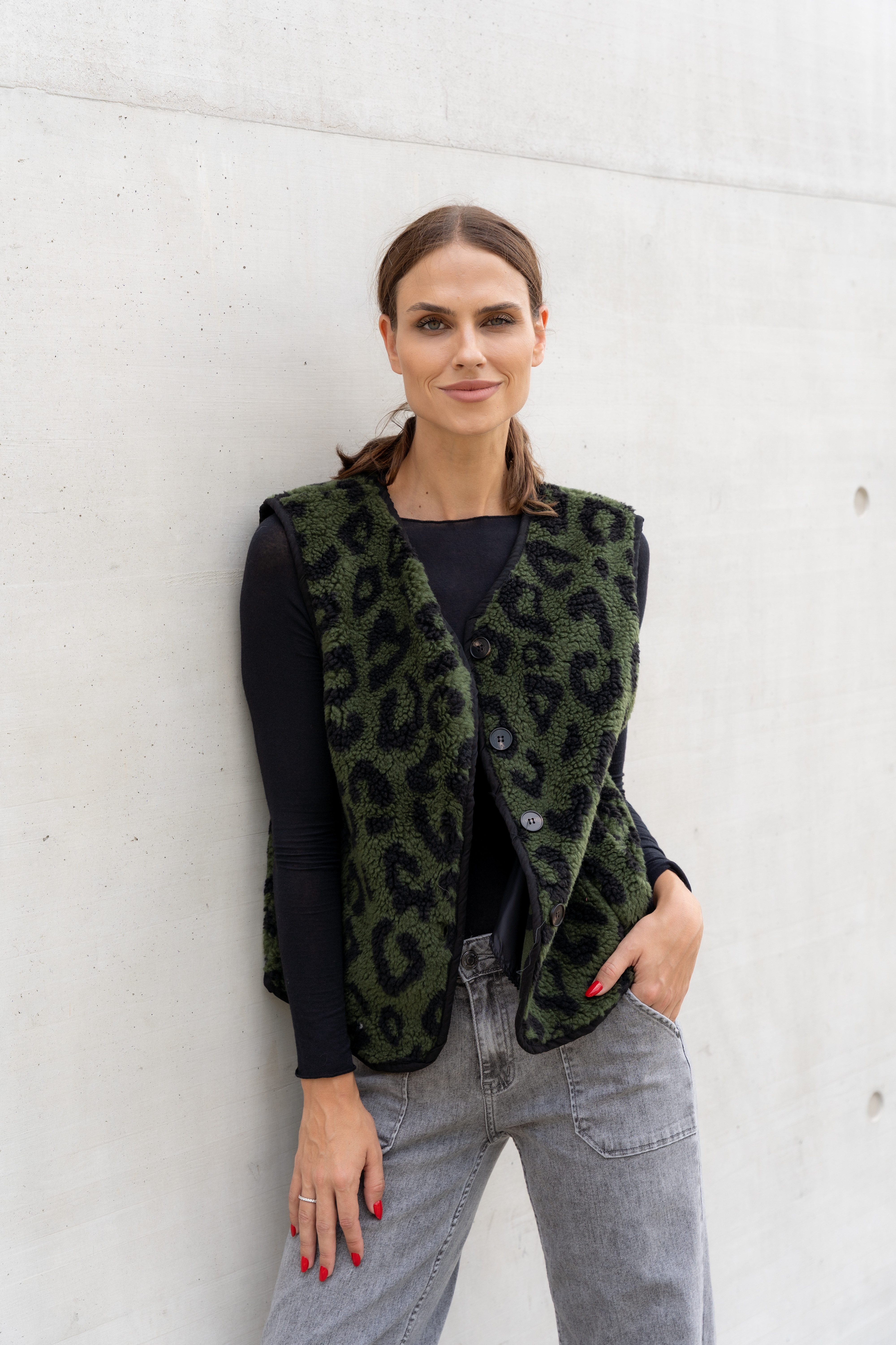 von Herzen Fellimitatweste Leo Teddyweste Khaki – ärmellos – Onesize – mit Animalprint