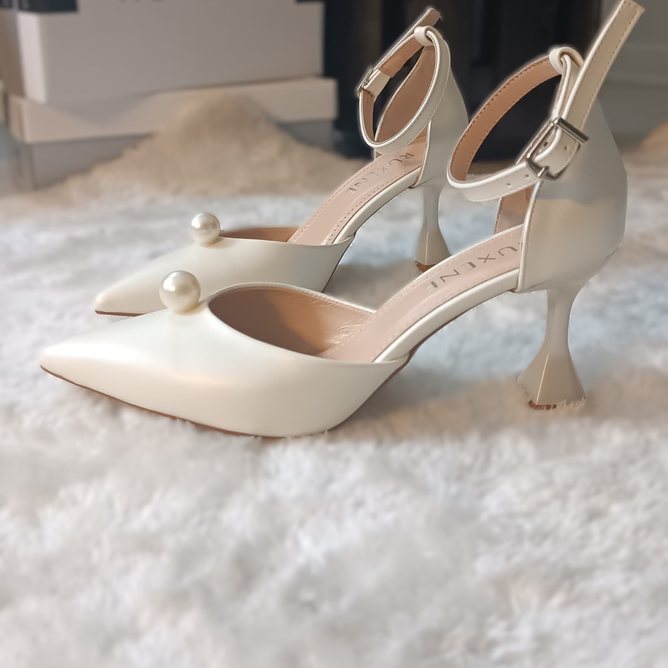 Ruxene Pumps/Hochzeit,Date,Brautschuhe,Einladung,Party/Weiß Pumps (Glänzen Sie Ihre Hochzeiten und besonderen Tage, Schick, Mutig, Romantisch und Weiblich aussehen) Ein stilvolles Design mit seinem Perlendesign auf der Vorderseite.