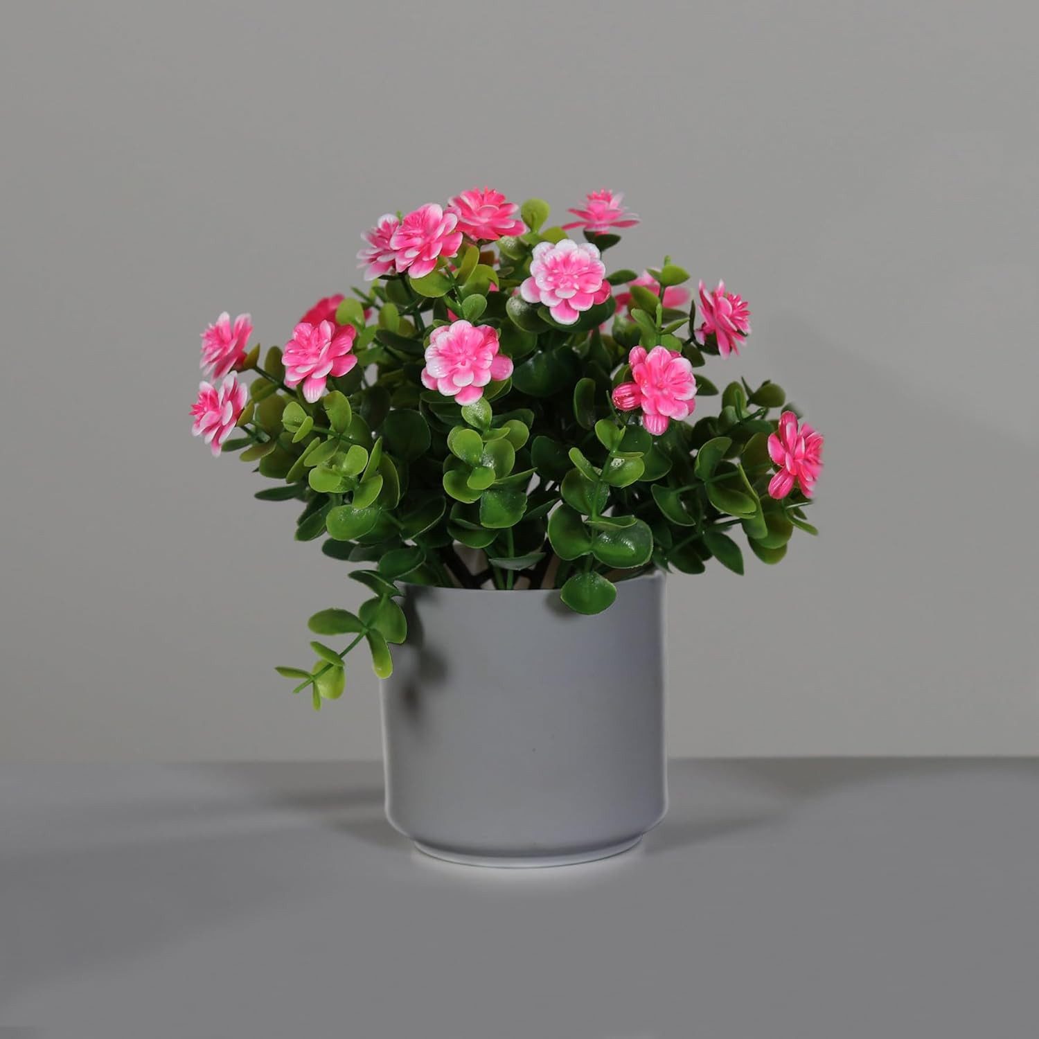 Kunstpflanze Blüten Arrangement Kamelie im grauen Kunstofftopf 21cm, mucPlants