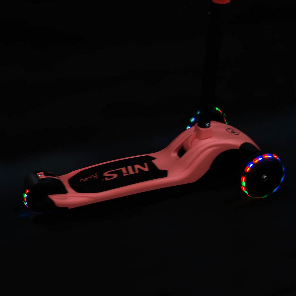 NILS FUN Tretroller Kinderroller LED, 15 km/h, (Spar-Set, 1 tlg., Geschicklichkeit), Vordere und hintere LED-Rollen sorgen für Sichtbarkeit