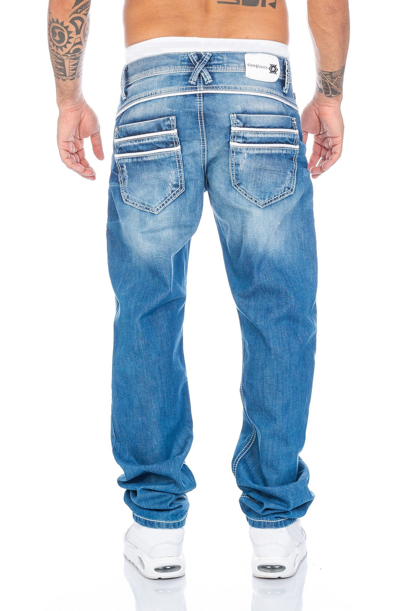 Cipo & Baxx Regular-fit-Jeans Herren Jeans Hose mit weißen Applikationen Jeans mit weißen Applikationen – Bild 3 von 5