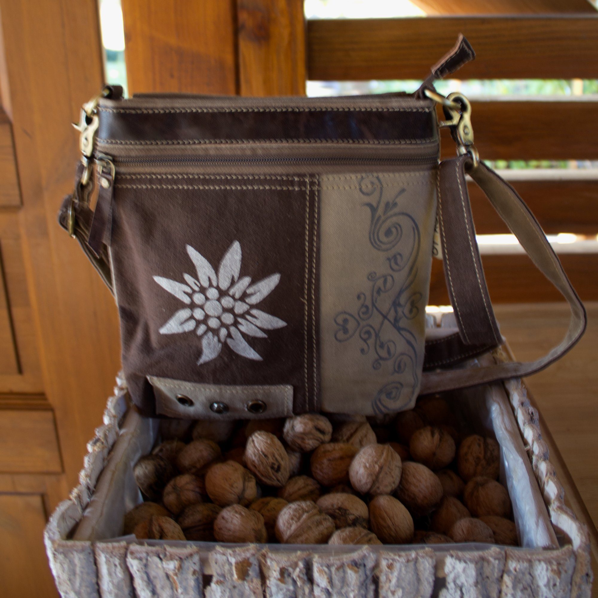 Domelo Trachtentasche Trachtentasche Dirndl Umhängetasche. Schultertasche mit Edelweiss, echtes Leder, Edelweiss Aufdruck