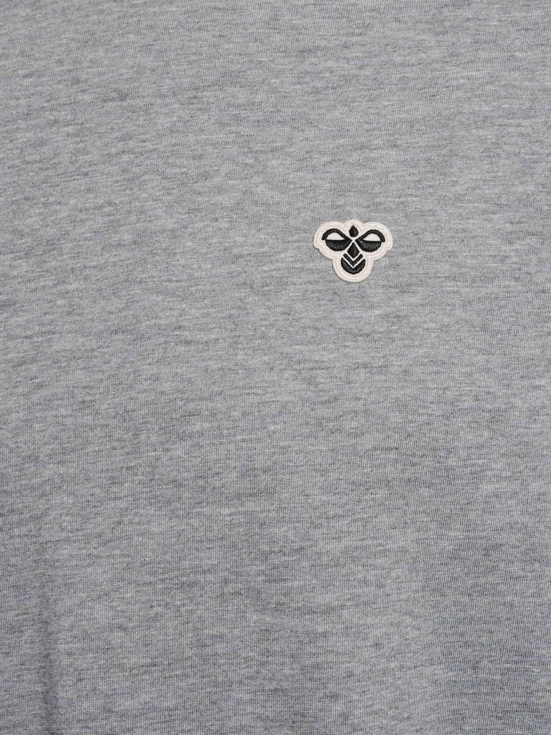 hummel T-Shirt Locker geschnittenes T-Shirt mit günstig online kaufen