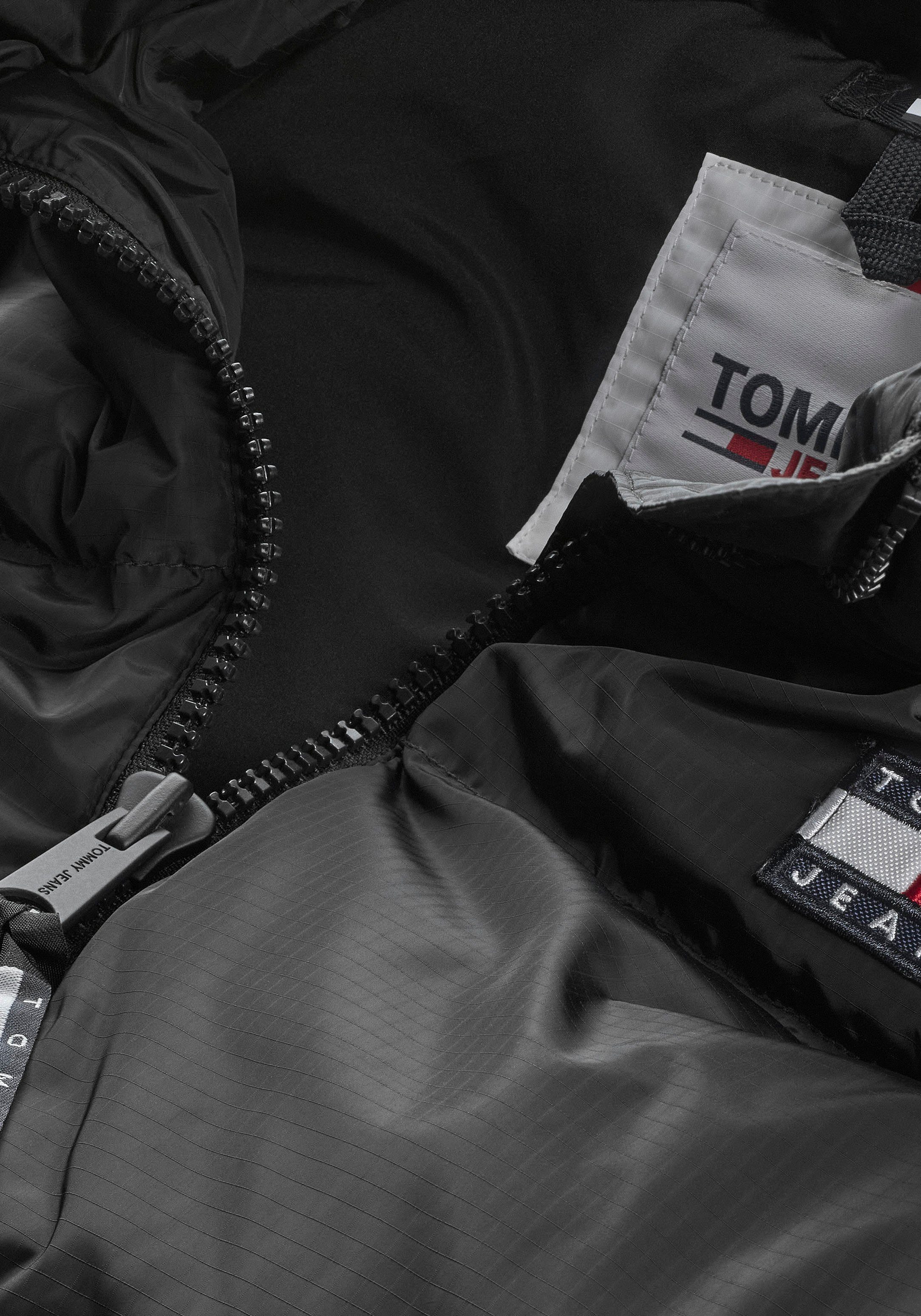 Tommy Jeans Steppweste schwarz TJW am Aufhänger VEST PUFFER Kragen mit ALASKA