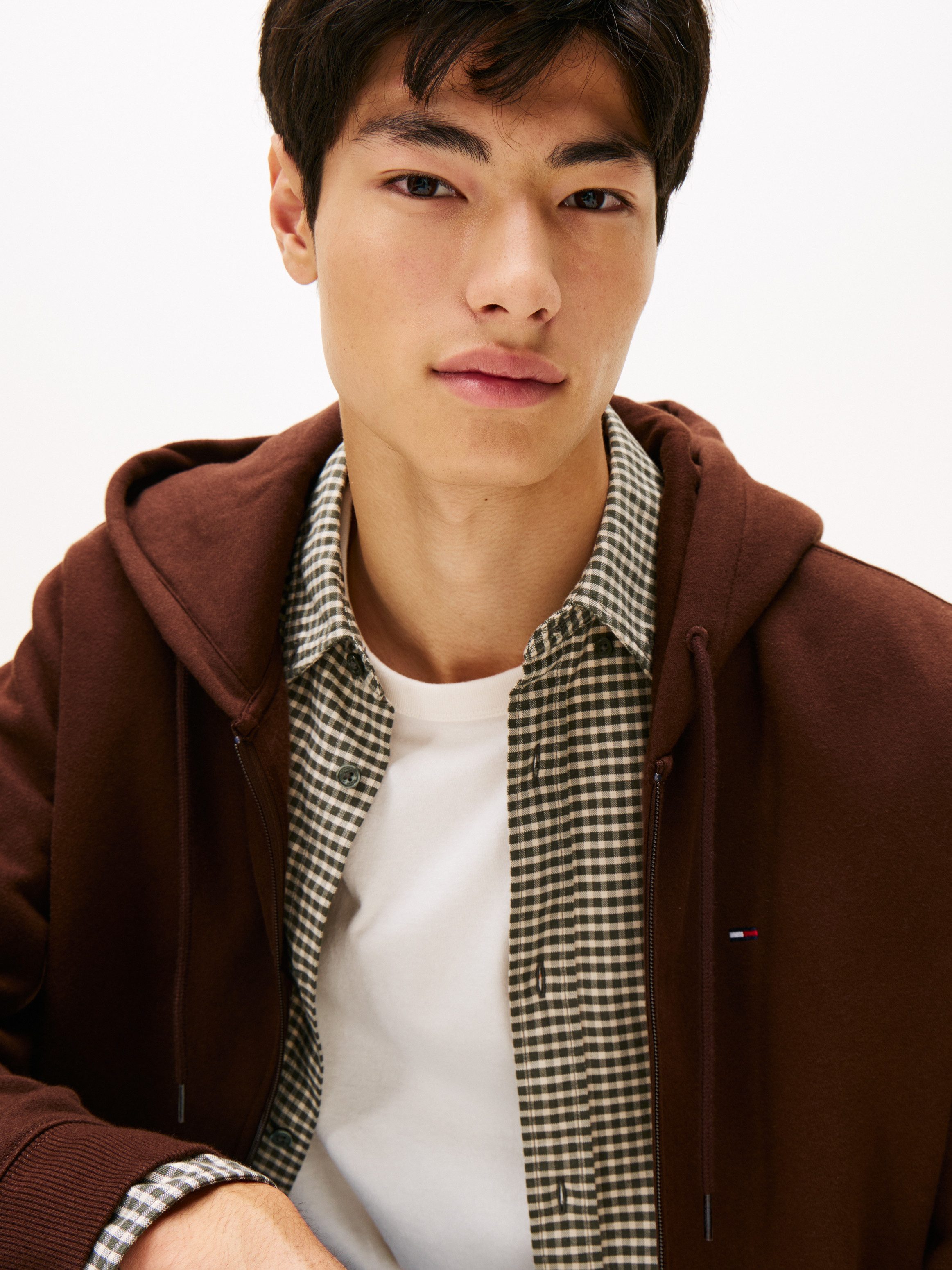 Tommy Jeans Sweatshirt TJM REG S FLAG ZIP FLEECE THRU mit bestickten Marken günstig online kaufen