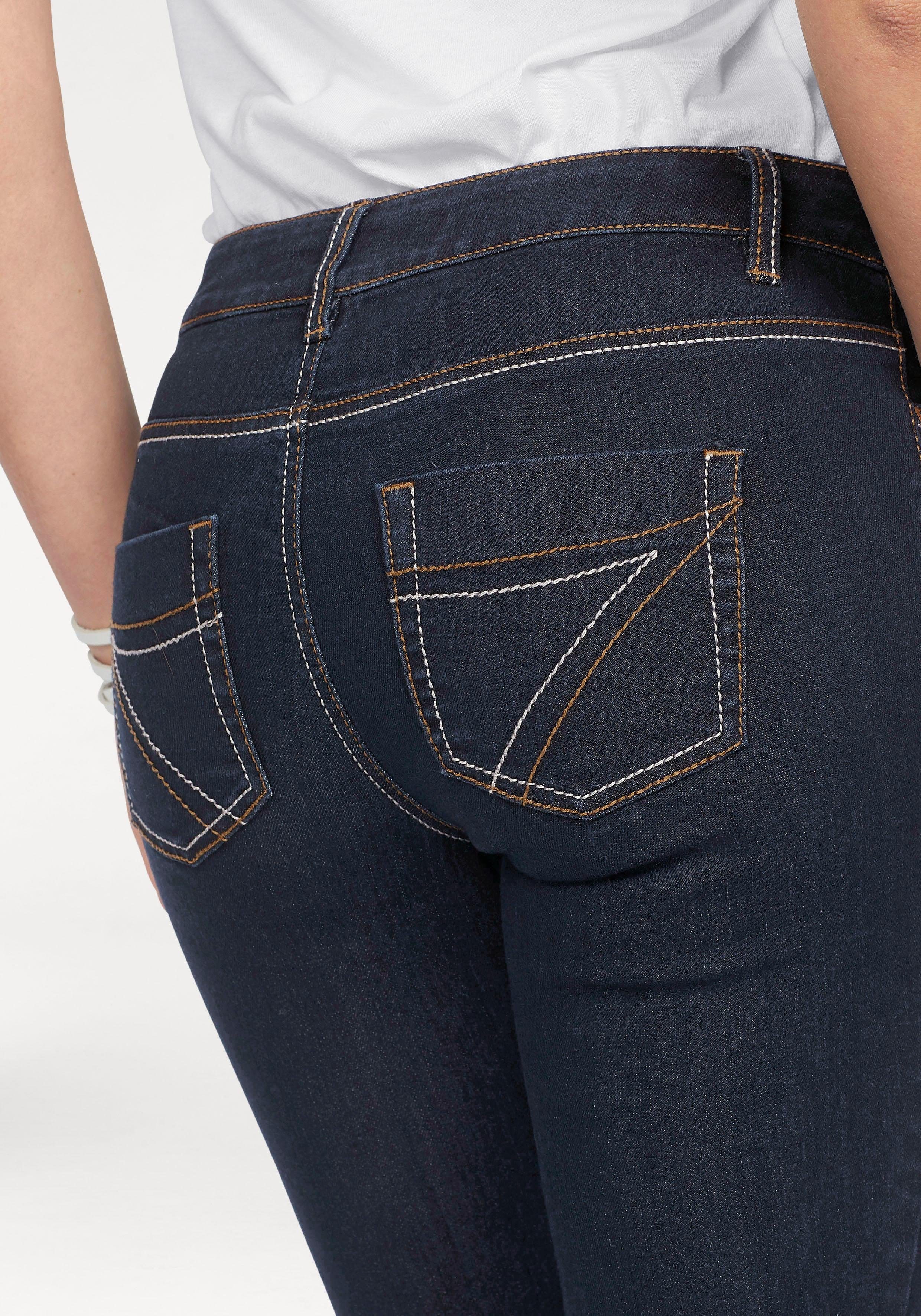 Arizona Bootcut-Jeans mit Kontrastnähten normale Leibhöhe, Bootcut, 5-Pocket-Style, dunkle Waschung