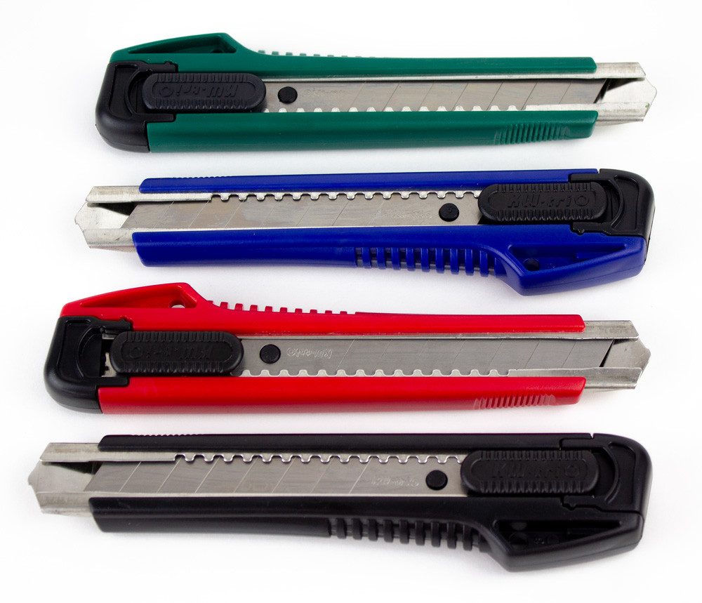 KW-triO Cuttermesser KWTRIO Cuttermesser, Schnellverschluss, 18mm, Klinge: 1,8 cm, (12-tlg., Set mit 12 Cuttermessern (3x Blau, 3x Grün, 3x Rot, 3x Schwarz), Klingenverschluss, ABS-Griff, Ersatzklingen