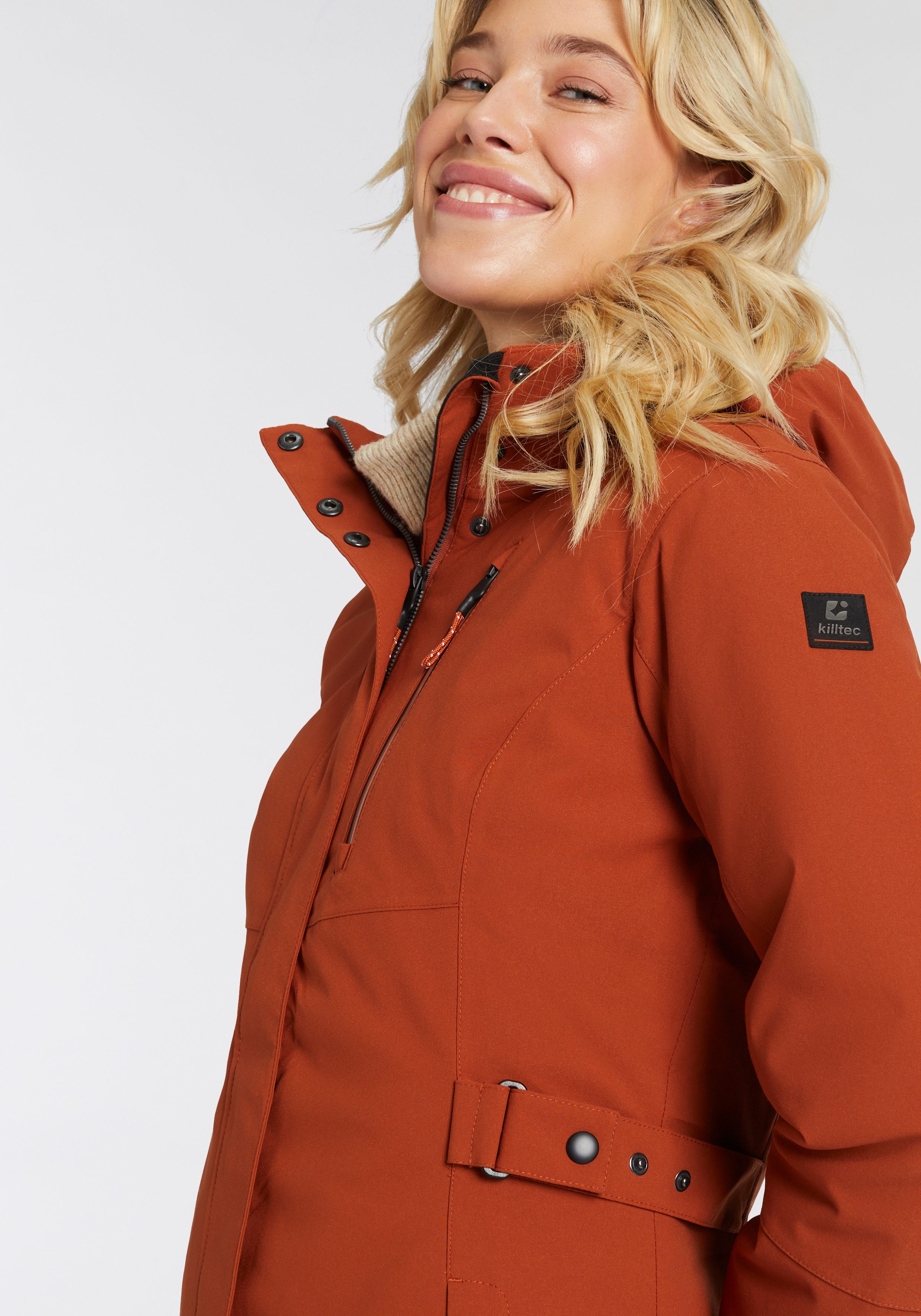 Killtec Funktionsmantel KOW 165 WMN PRK aus Polyester, längeres Design, mit Kapuze mit Fleece-Innenfutter