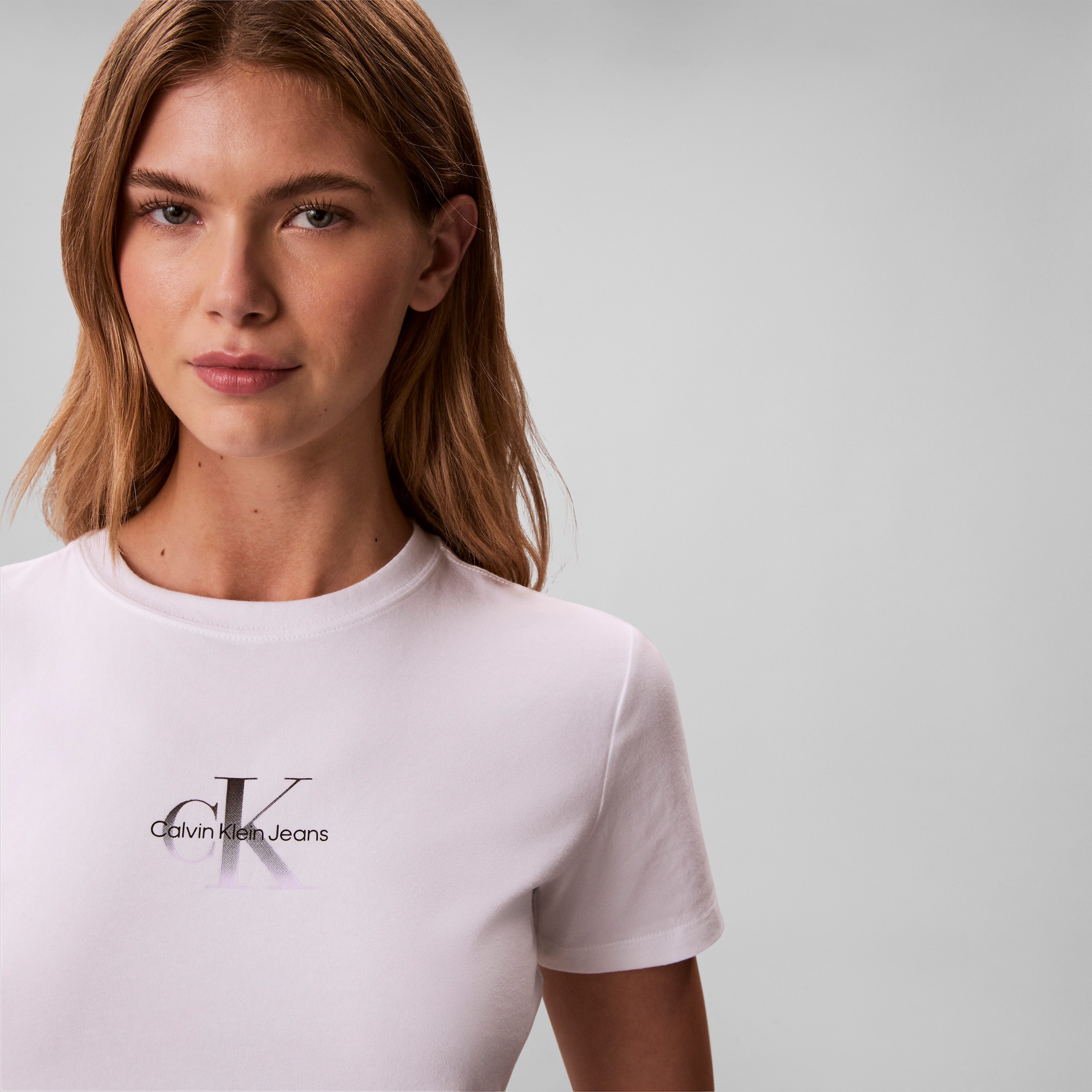 Calvin Klein Jeans T-Shirt GRADIENT MONOLOGO SLIM TEE Regular fit mit Rundhalsausschnitt – Bild 4 von 5