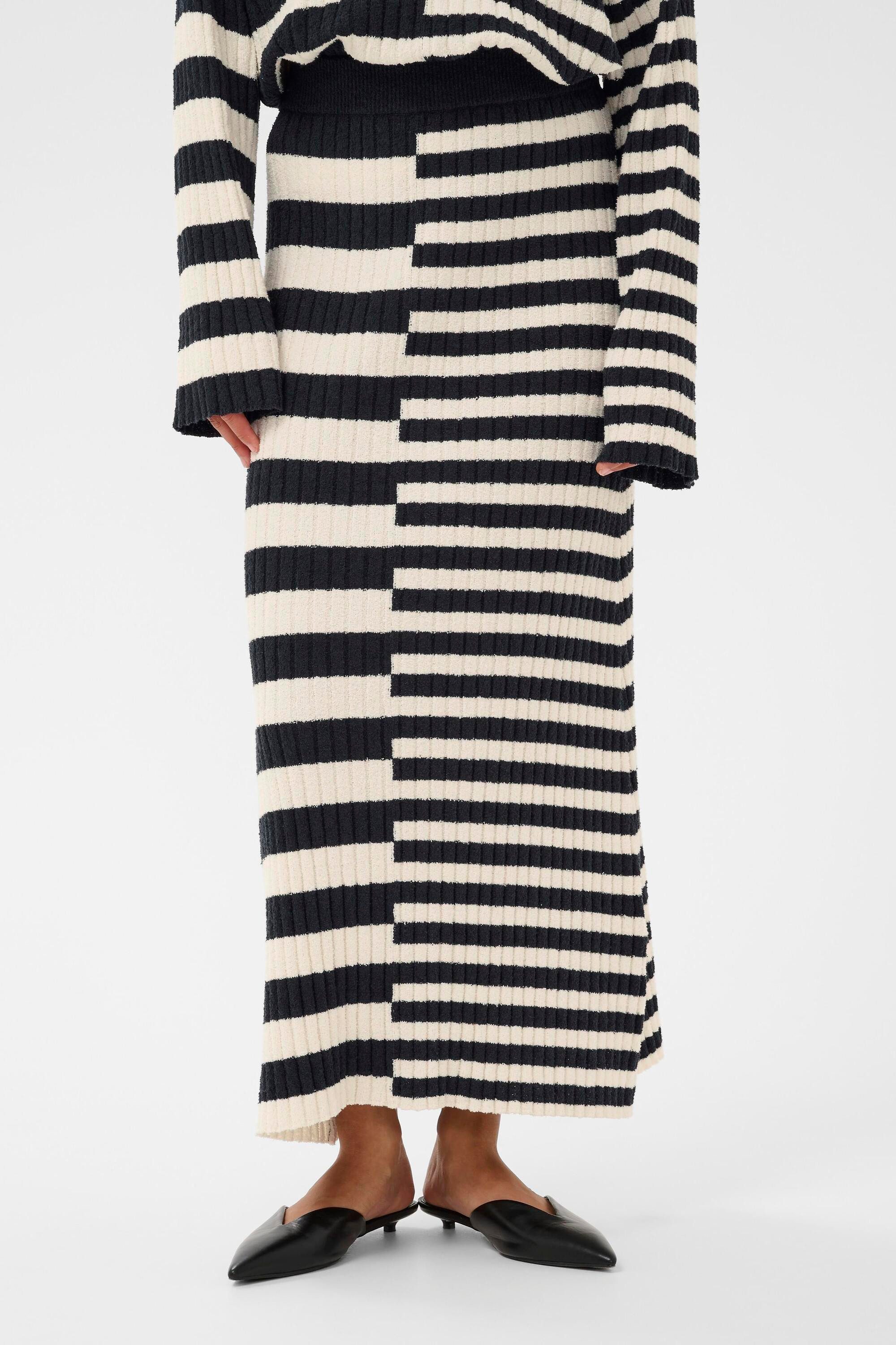 SOAKED IN LUXURY Strickrock Rock SLZillia