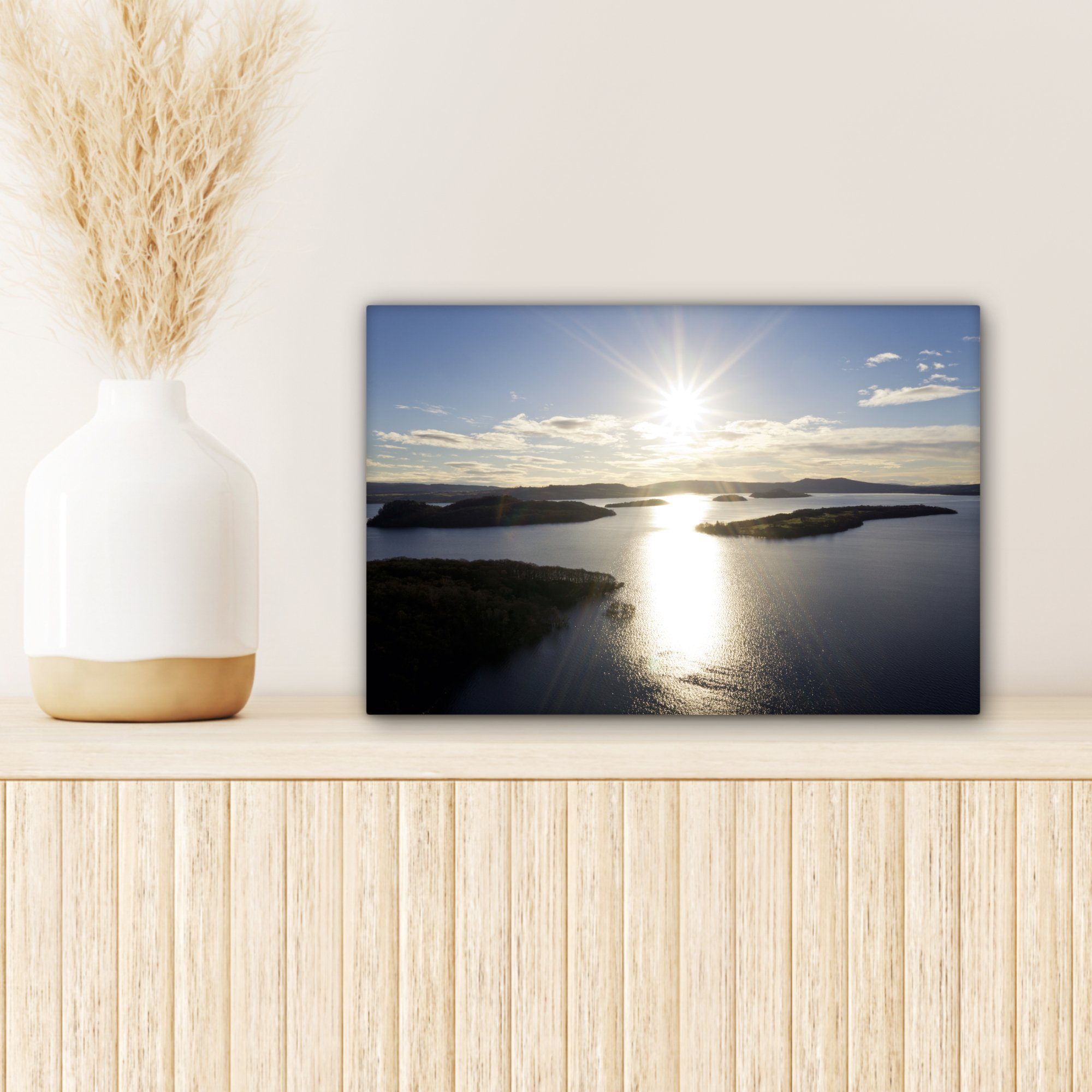 Sonne (1 Leinwandbild Wandbild OneMillionCanvasses® Schottland, Leinwandbilder, auf in cm Loch scheint Wanddeko, 30x20 Aufhängefertig, St), Die Lomond