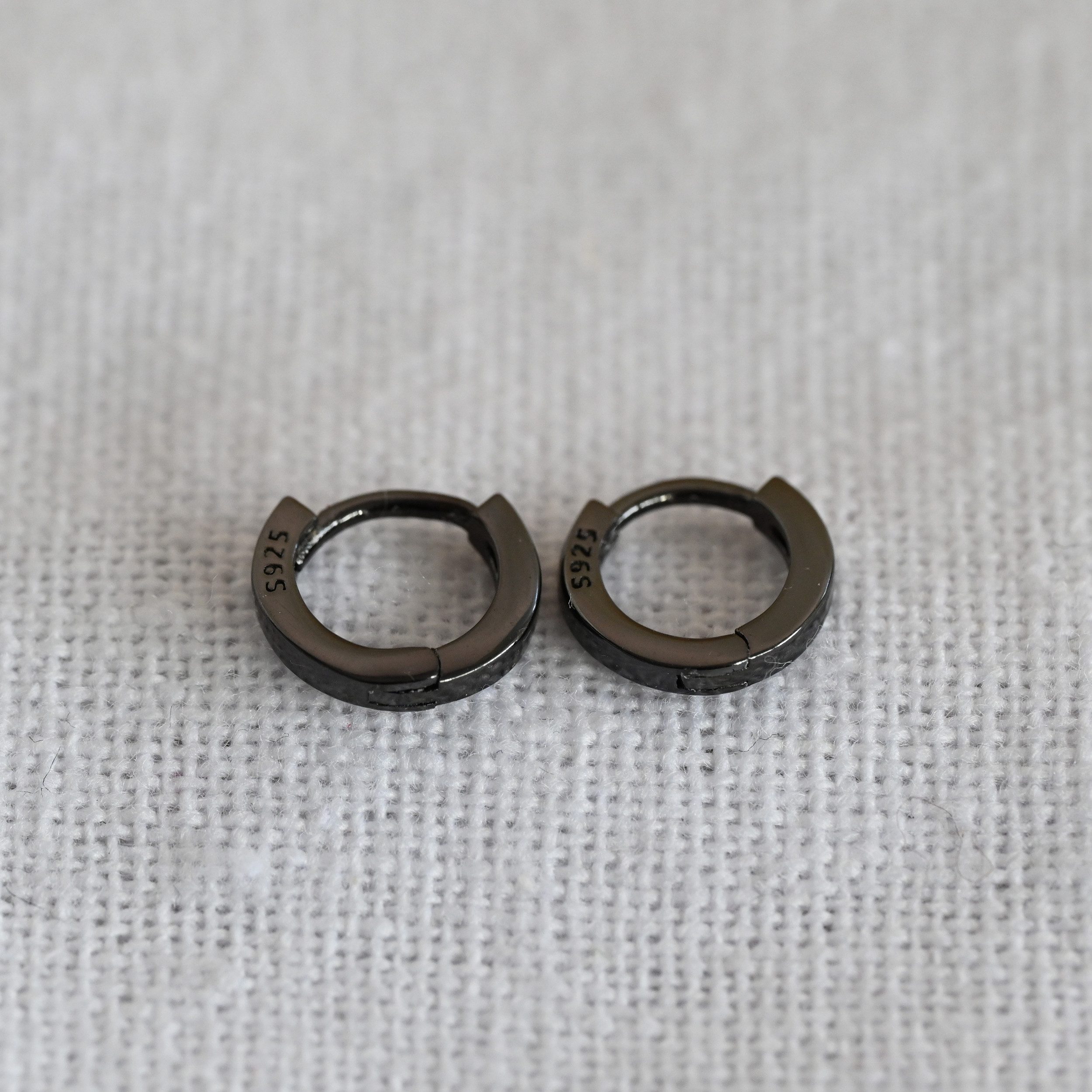 Runde Perlé Paar Creolen mini Creolen für das erste und das zweite Ohrloch, kleine Ohrstecker, 925er Silber (inkl. Geschenkverpackung)
