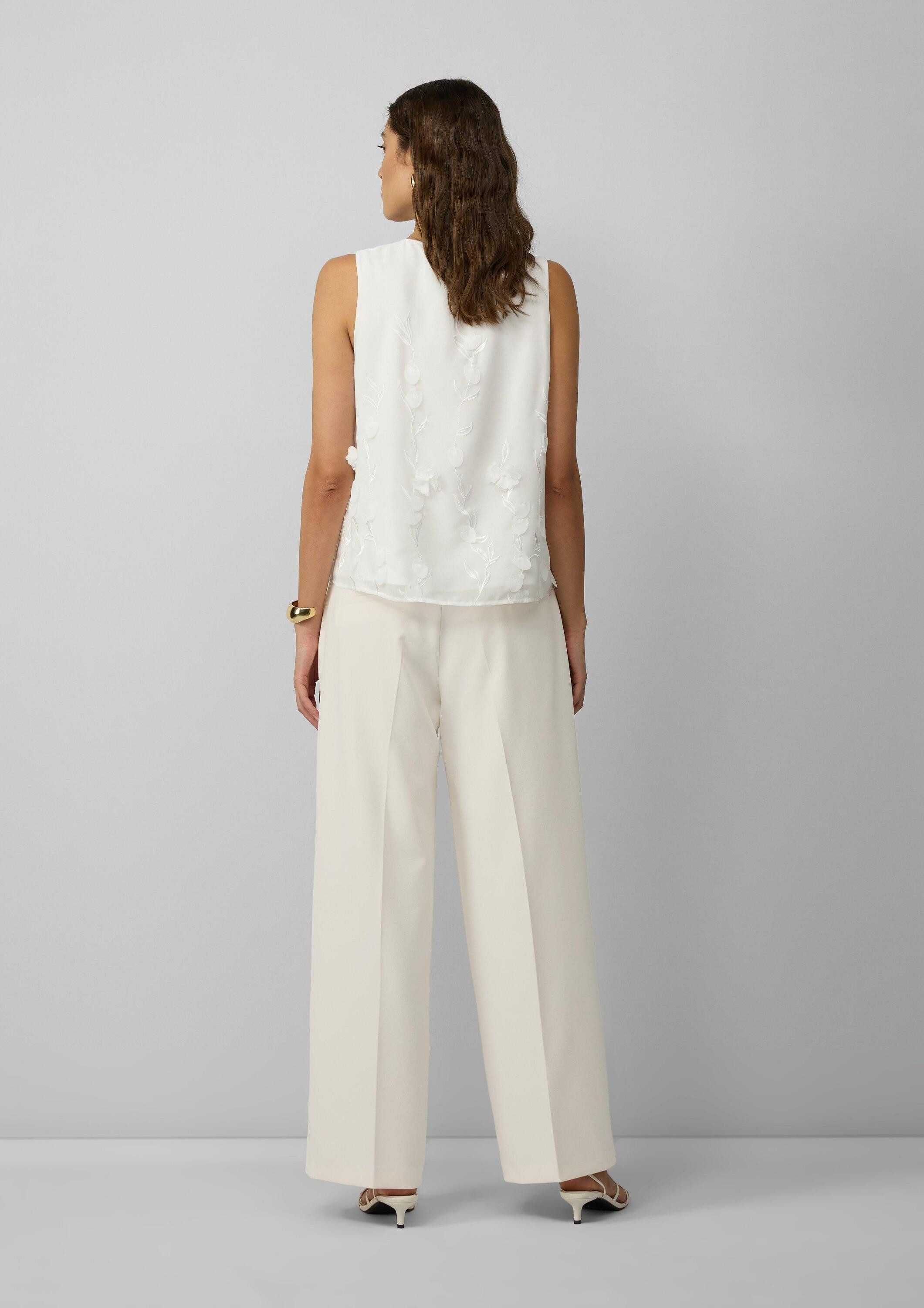 s.Oliver Blusentop Bluse Ärmellose Bluse mit V-Ausschnitt und floralen Applikationen