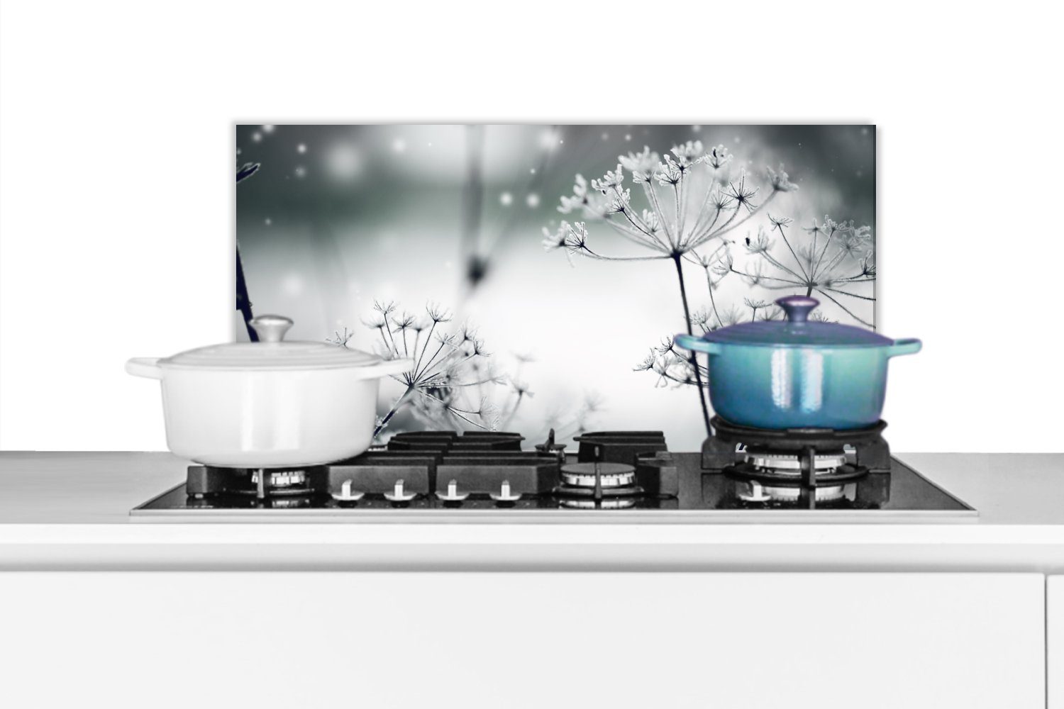 MuchoWow Küchenrückwand Blumen - Natur - Schwarz und weiß - Fotografie, (1-tlg), 60x30 cm, Wandschutz, gegen Fett und Schmutzflecken für Küchen