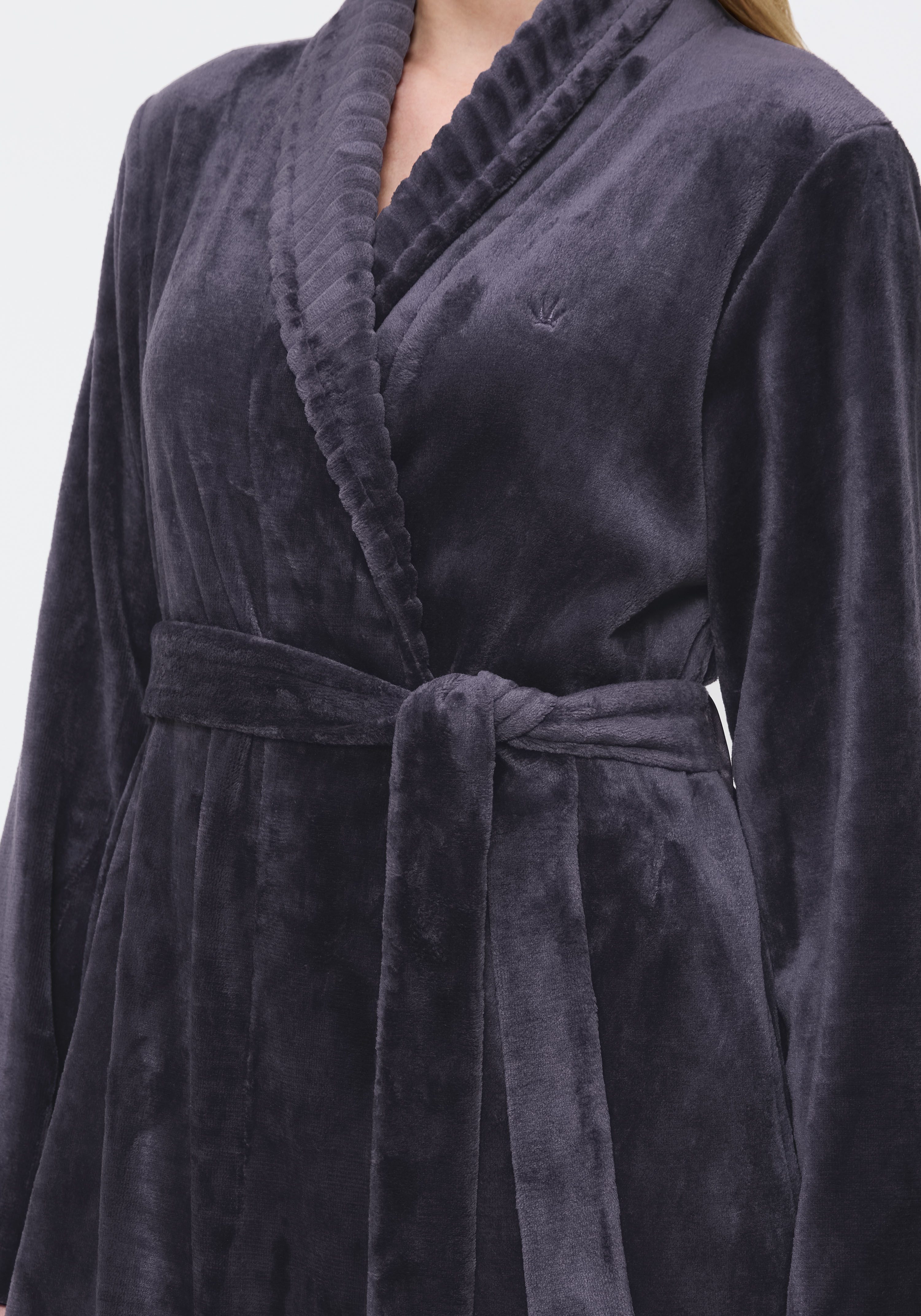 Triumph Morgenmantel Robes Fleece Robe 01, Midilänge, Gürtel, warmer Morgenmantel