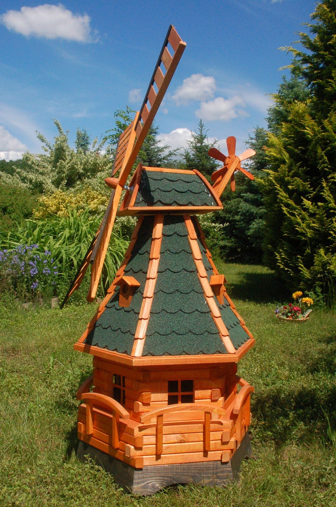 DSH DEKO SHOP HANNUSCH Gartenfigur Windmühle mit Gauben und Solar-Beleuchtung – Höhe 1,4 Meter