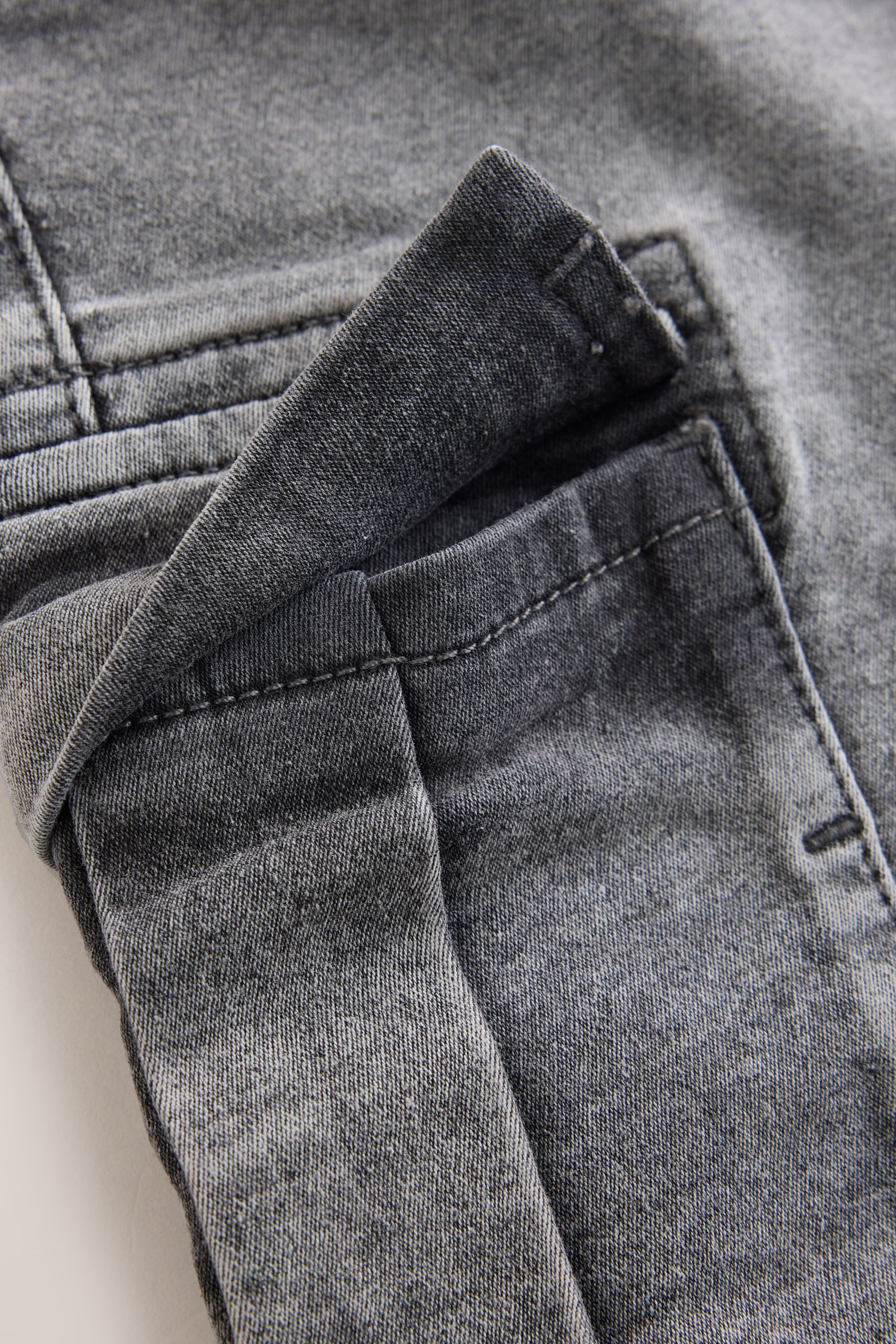 Next Loose-fit-Jeans Loose Fit Denim-Cargojeans mit Elastikbund (1-tlg) – Bild 4 von 5