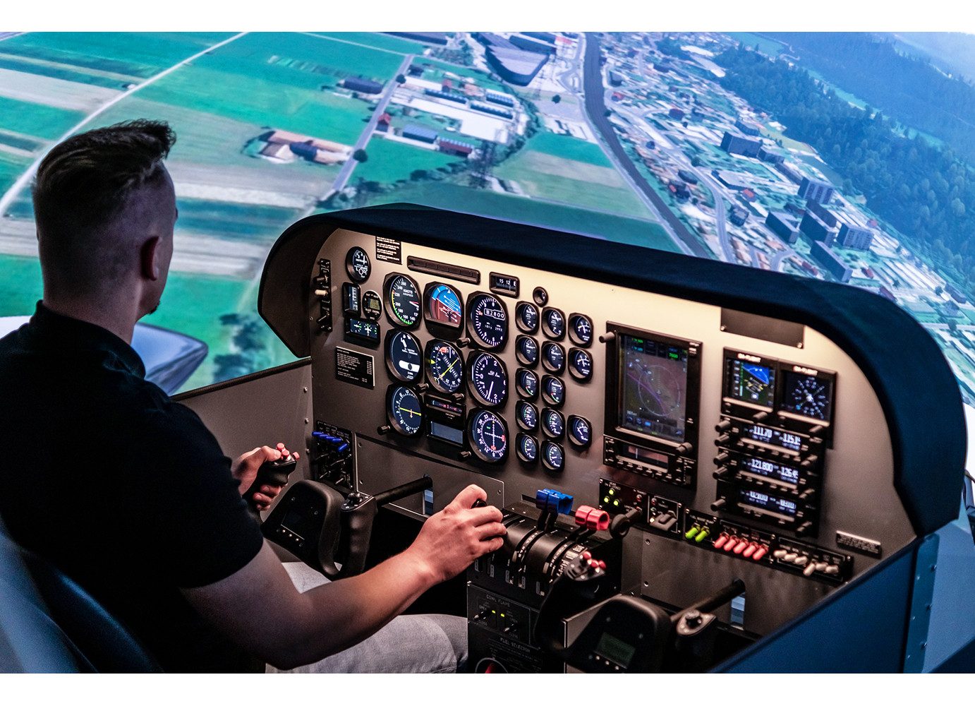 Jochen Schweizer Erlebnisgutschein Flugsimulator Raum Karlsruhe (60 Minuten), Zeit die virtuellen Lufträume unsicher zu machen!