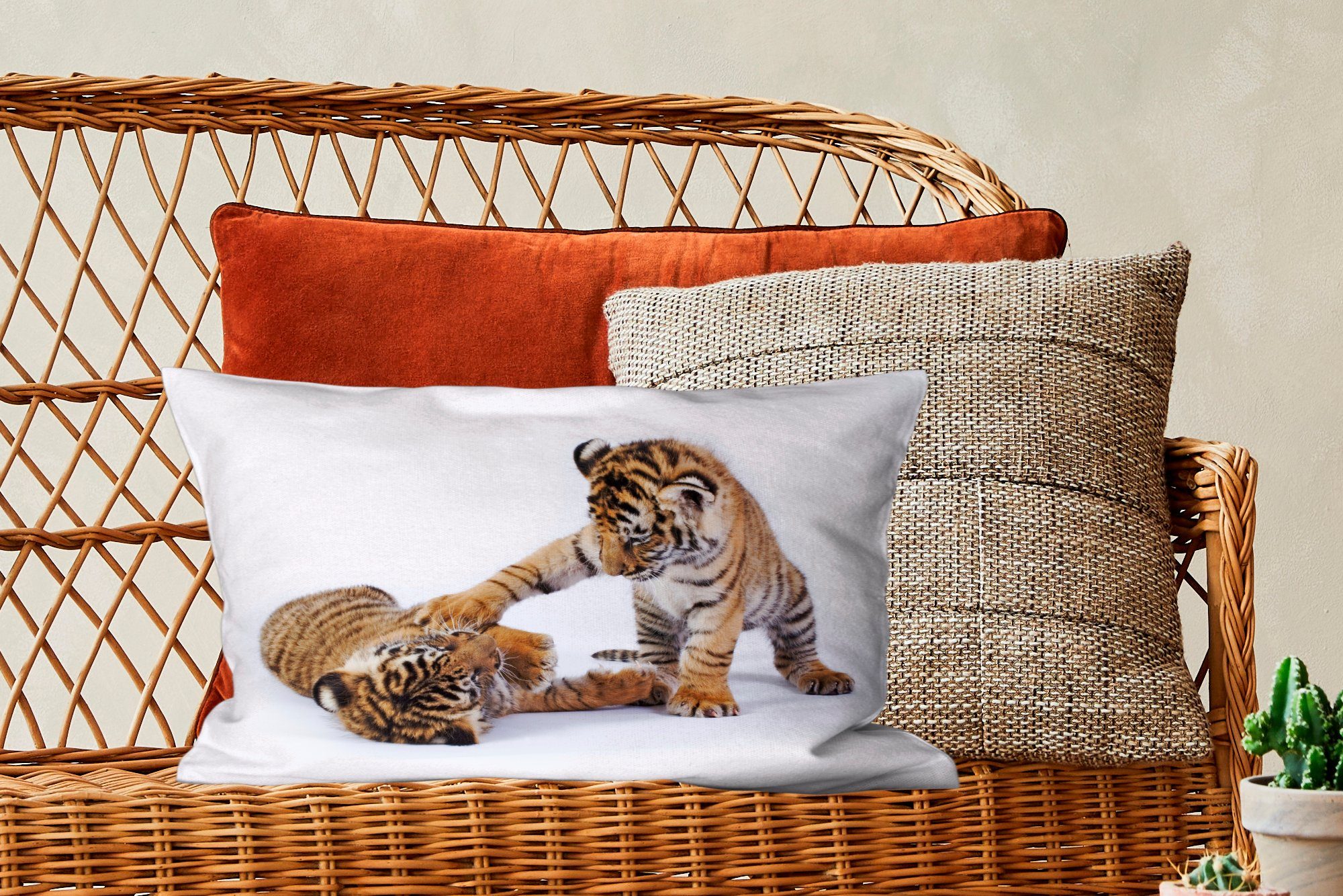 MuchoWow Dekokissen Tiger - Dekoration, Jungtier Schlafzimmer mit Füllung, Wohzimmer - Zierkissen, Dekokissen Weiß