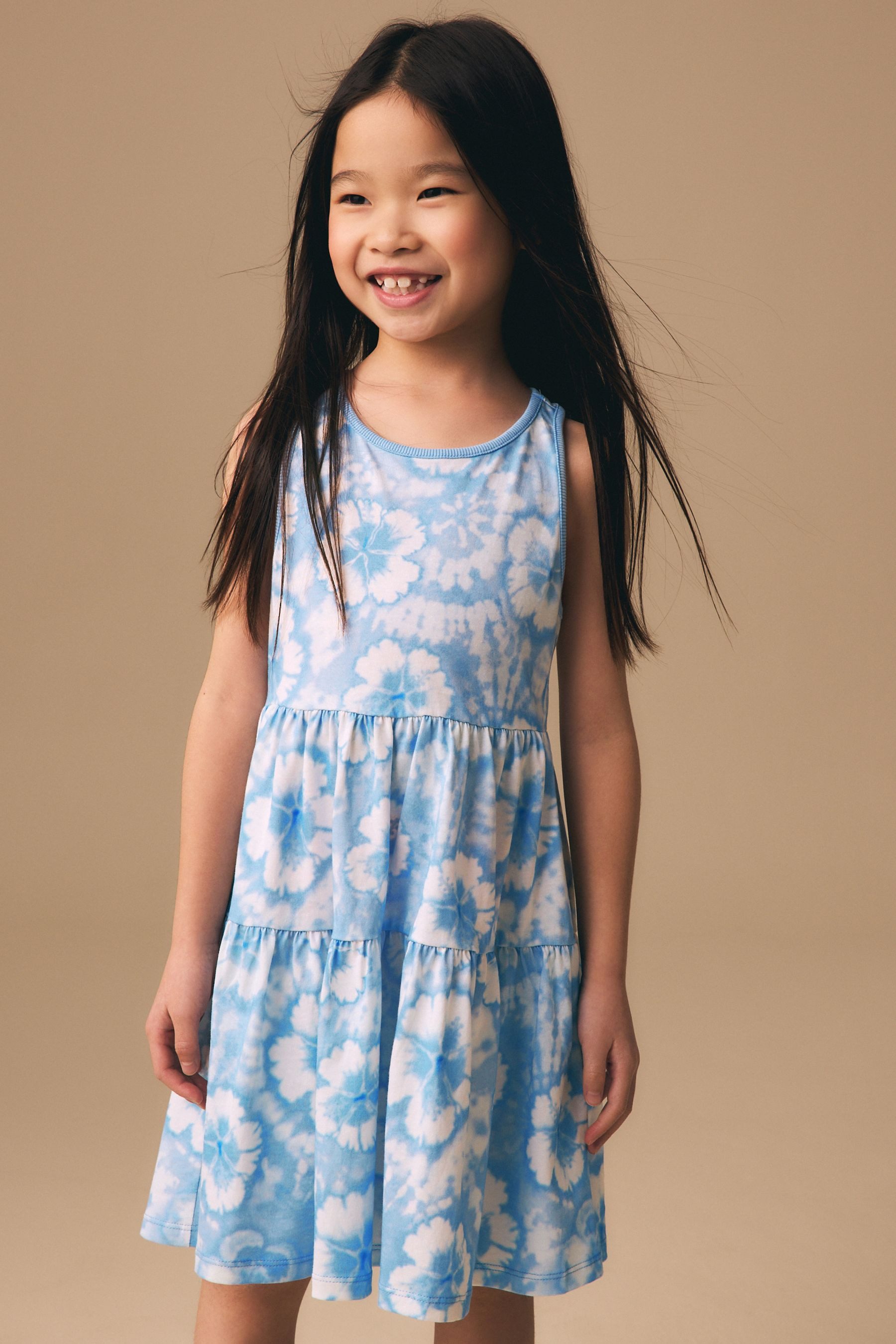 Sommerkleid Sommerkleid mit Zierdrehung am Rücken