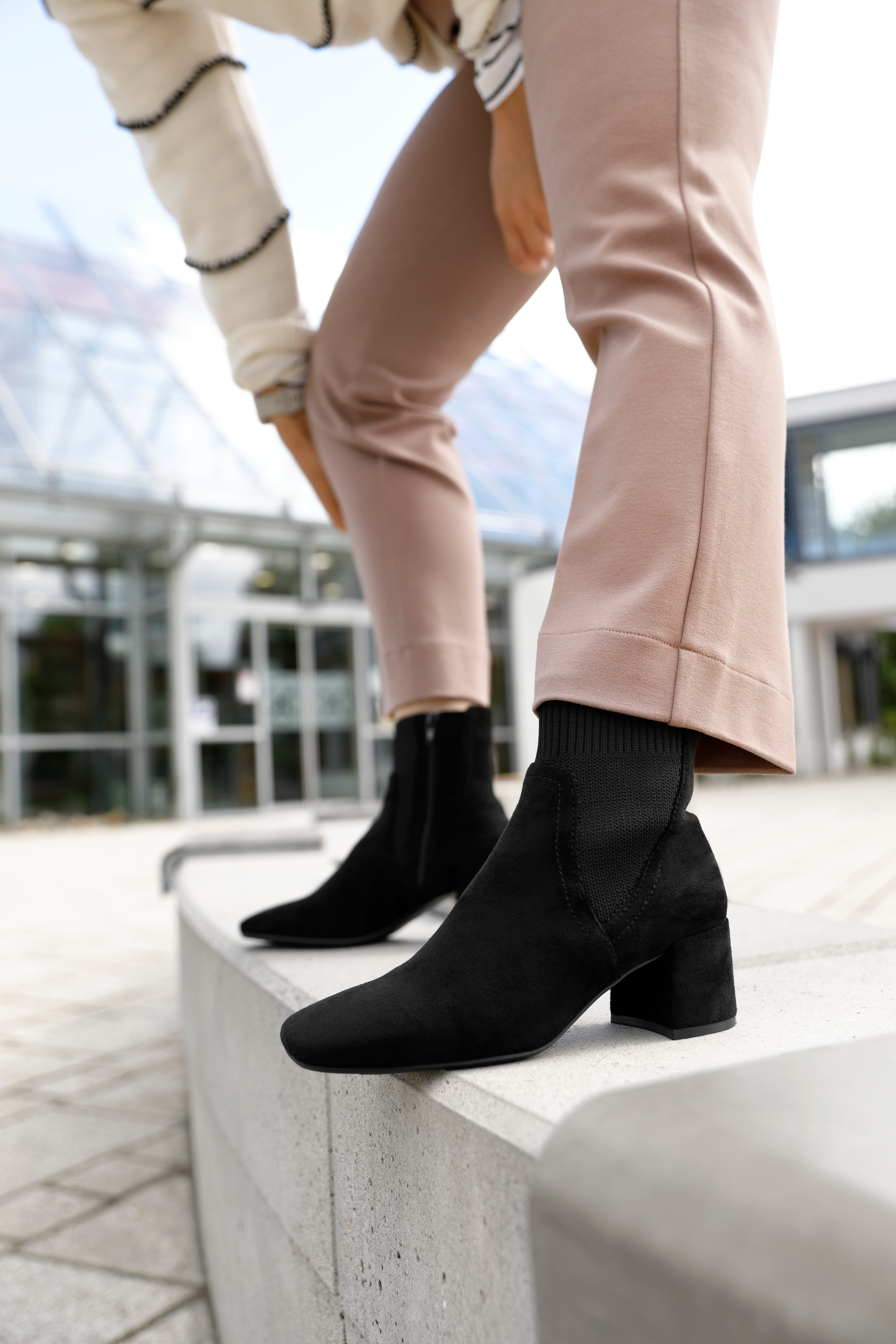 Aniston SHOES Stiefelette, Blockabsatz, Karreeform, mit günstig online kaufen