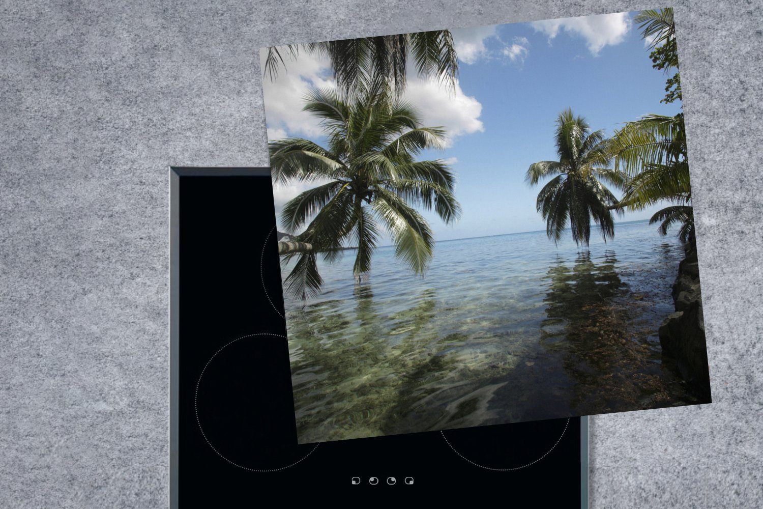Mo'orea, Spiegelung 78x78 cm, Vinyl, Meer für küche MuchoWow Arbeitsplatte im Herdblende-/Abdeckplatte tlg), Palmen von (1 Ceranfeldabdeckung, der