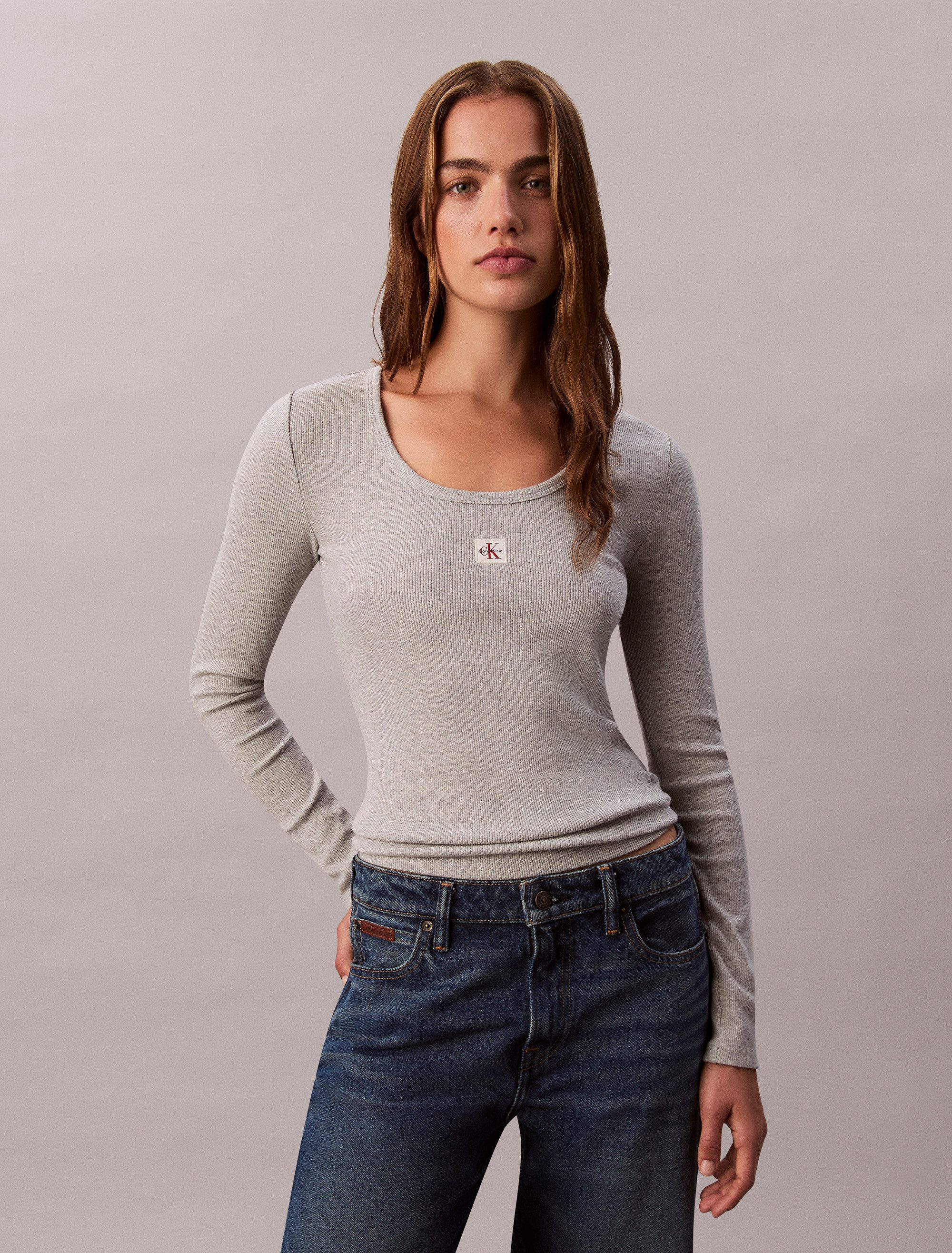 Calvin Klein Jeans Langarmshirt LS WOVEN LABEL 2X2 RIB SCOOP NEC Mit Rundhalsausschnitt, regular fit
