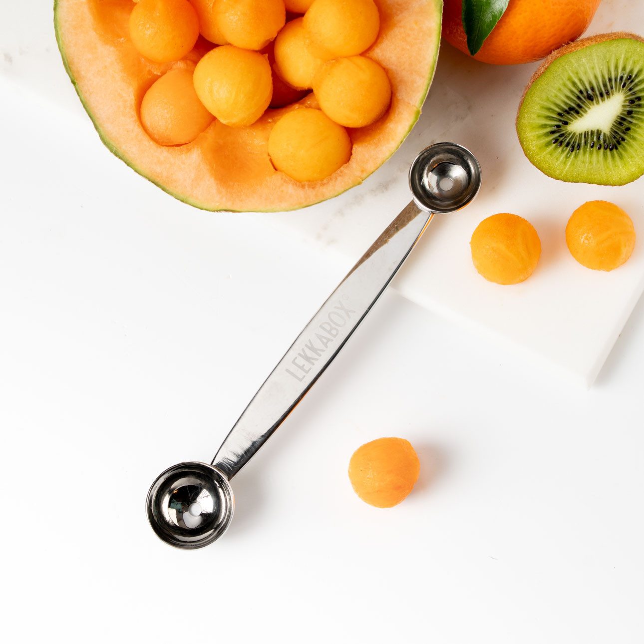 LEKKABOX Kugelausstecher Melonenausstecher Edelstahl Kugelformer - 2 Kugelgrößen, plastikrei, Formt im Handumdrehen appetitliche Snack-Kugeln in zwei Größen