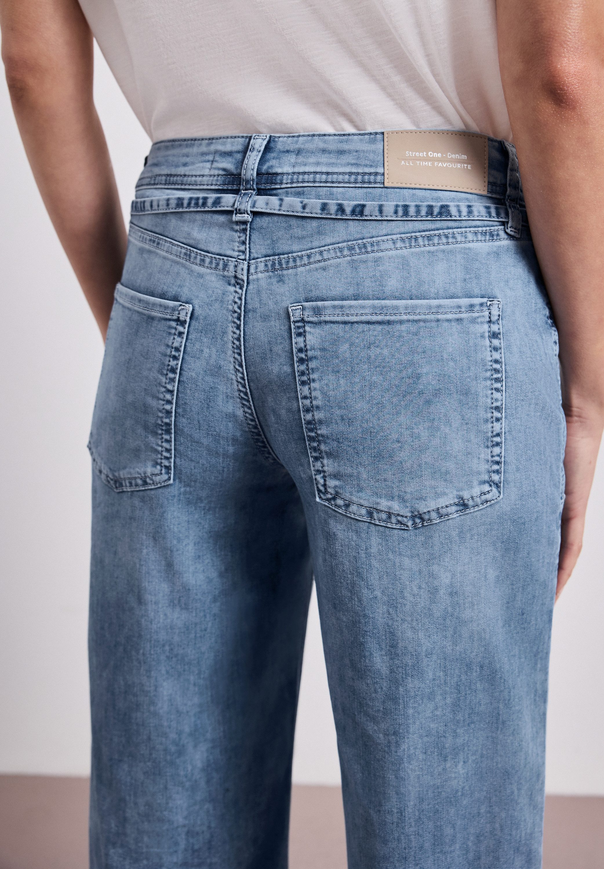 STREET ONE Loose-fit-Jeans Style Emee mit Jeans-Band-Detail