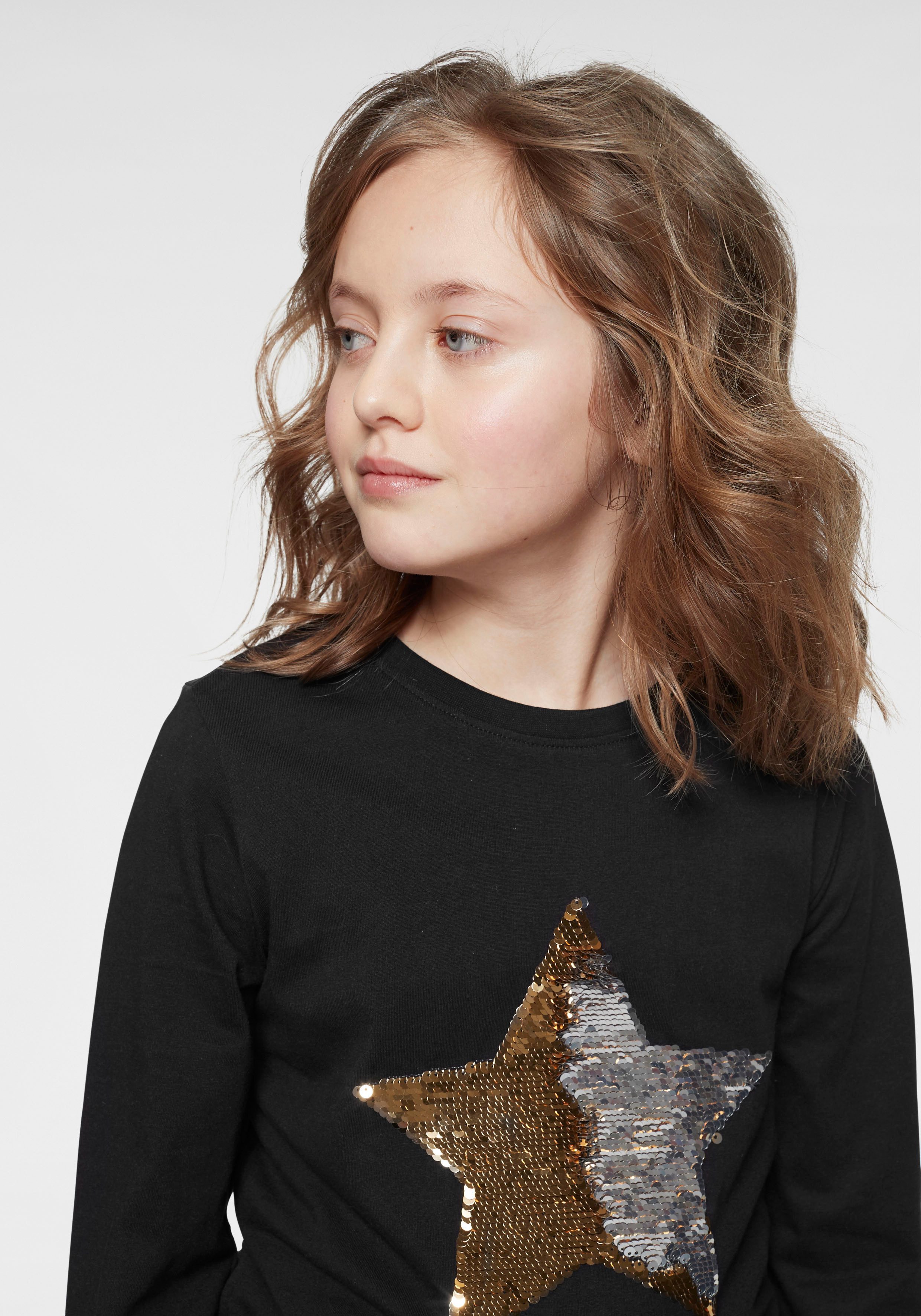 KIDSWORLD Langarmshirt STERN Langarm, taillierter Schnitt, mit glitzernden Pailletten
