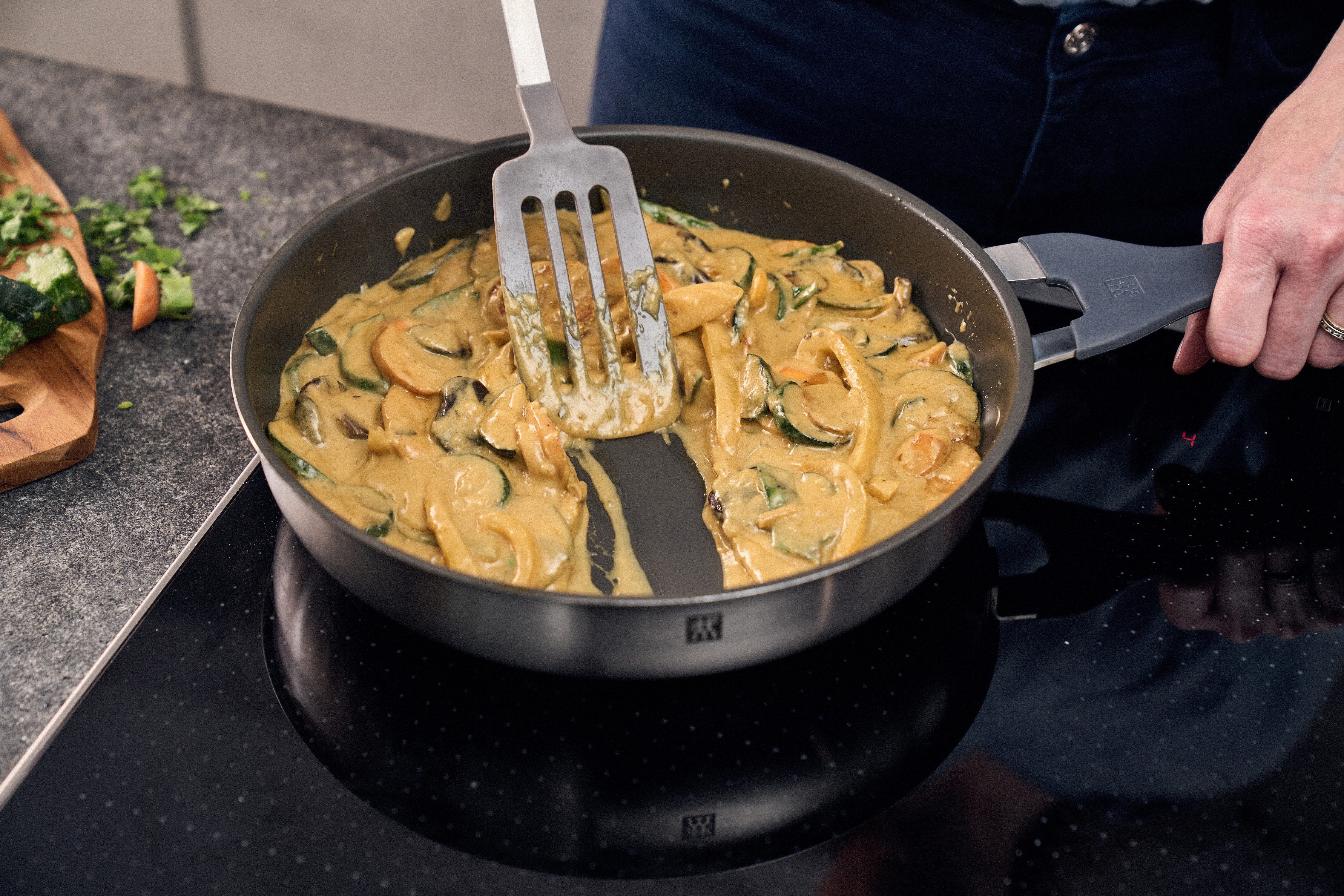 Zwilling Bratpfanne Simplify, Edelstahl 18/10 (1-tlg), Keramikbeschichtung, Stay-Cool-Griffe, Sandwichboden