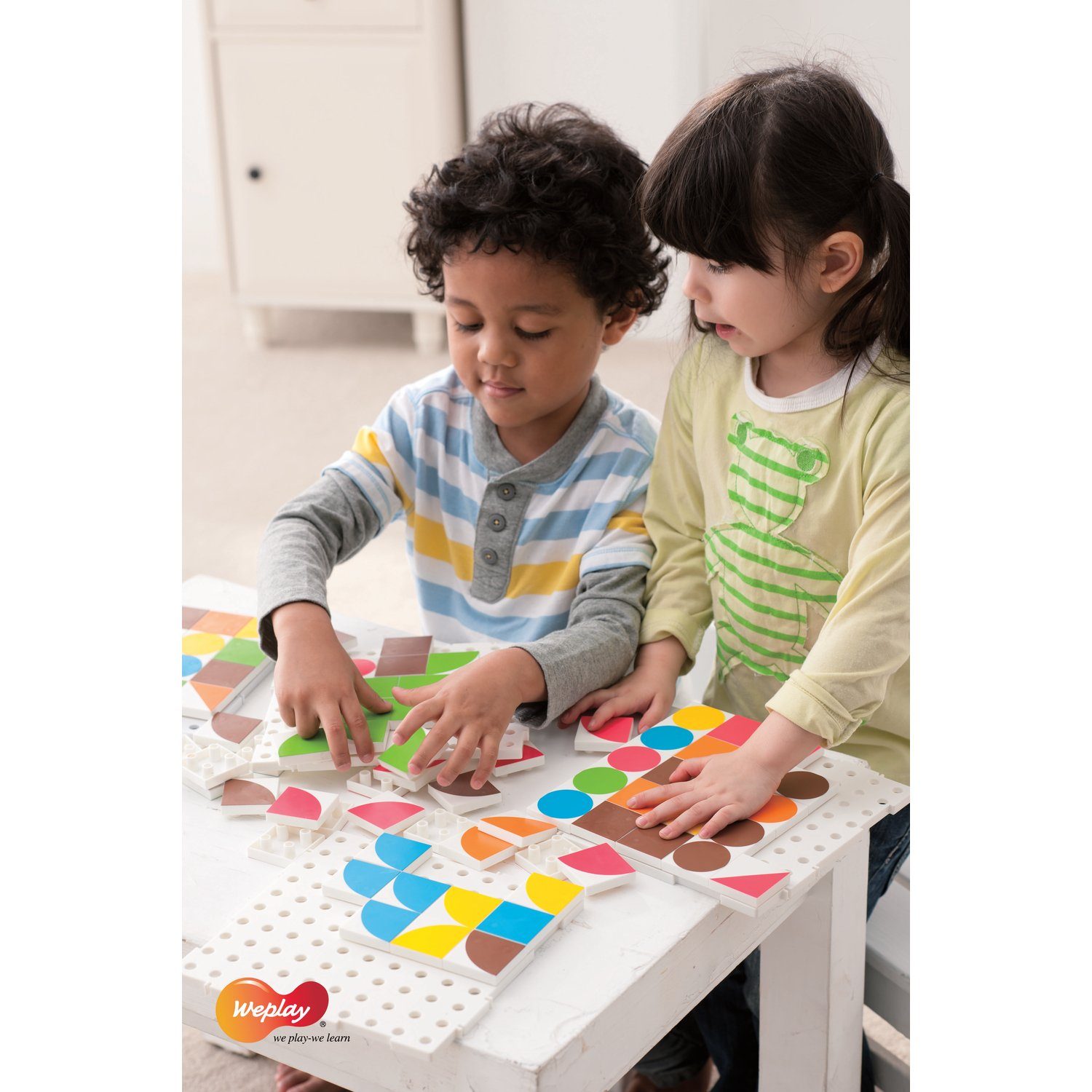 Motorikschleife Puzzle Fun, Farben & Formen lernen, Puzzleelemente in 6 Farben