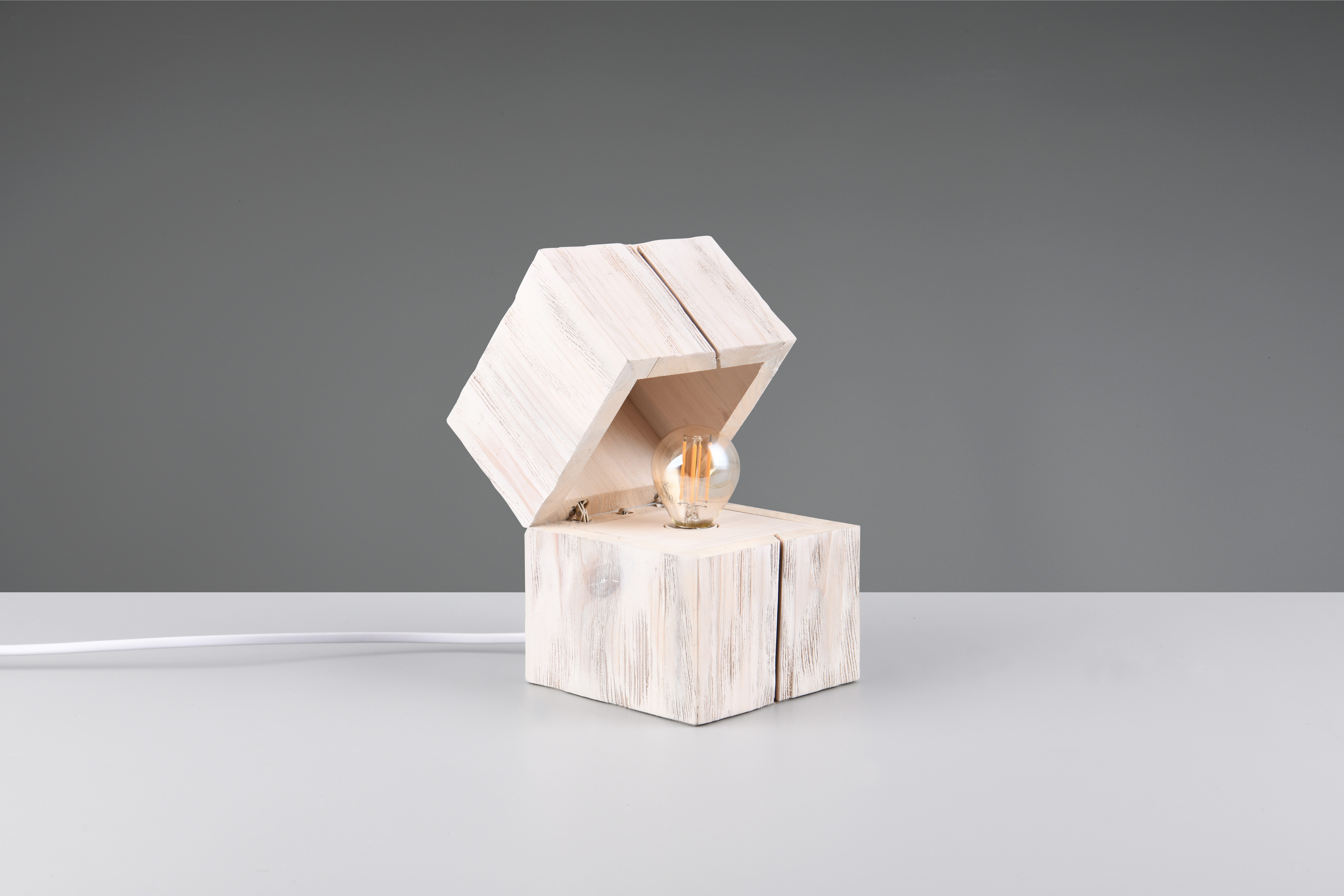 TRIO Leuchten Schreibtischlampe TREASURE, Deko Tischleuchte Schatzkiste inkl 1xE14 LED 225 Lumen 2700K, Ein-/Ausschalter, Leuchtmittel wechselbar, Warmweiß, Licht startet bei öffnen der Box, Schnurschalter, Naturholz Tischlampe