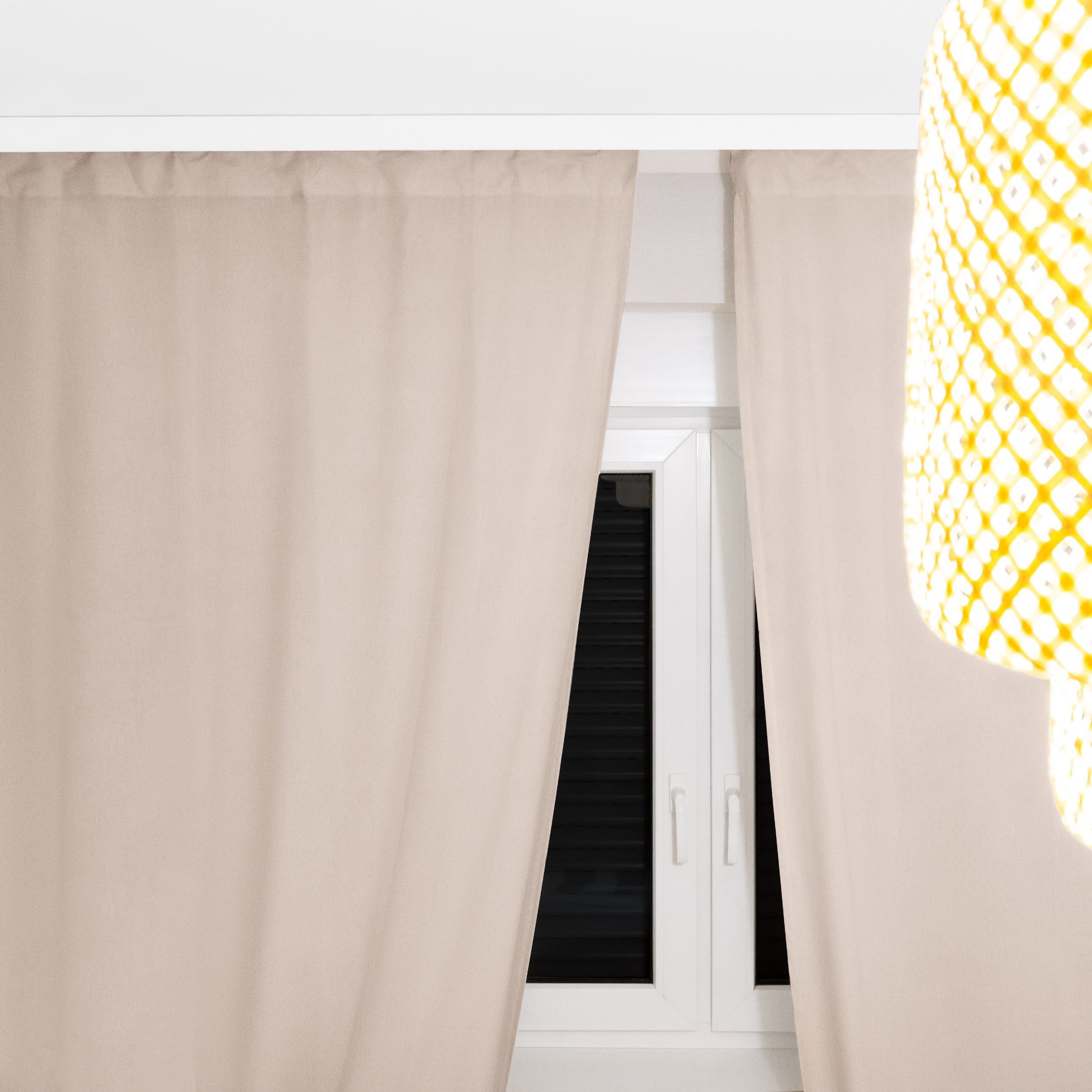 Quest Gardinenschiene Gardinenblende selbstklebend 30 x 30 mm, L-Profil, 200 cm, kürzbar, ohne Bohren, geklebt, Kunststoff (PVC), selbstklebend, LED-geeignet, 3 – Bild 5 von 5
