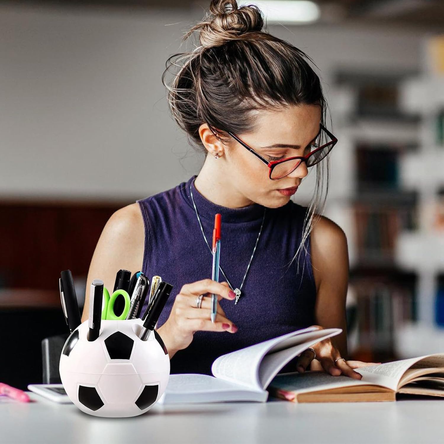 FOUORTUNATE-BEE Organizer Fußball Stiftehalter für Schreibtisch, ideal für Schule & Büro (1 St), Stiftebox im Fußball-Design, Geschenk für Schule und Geburtstag – Bild 3 von 5