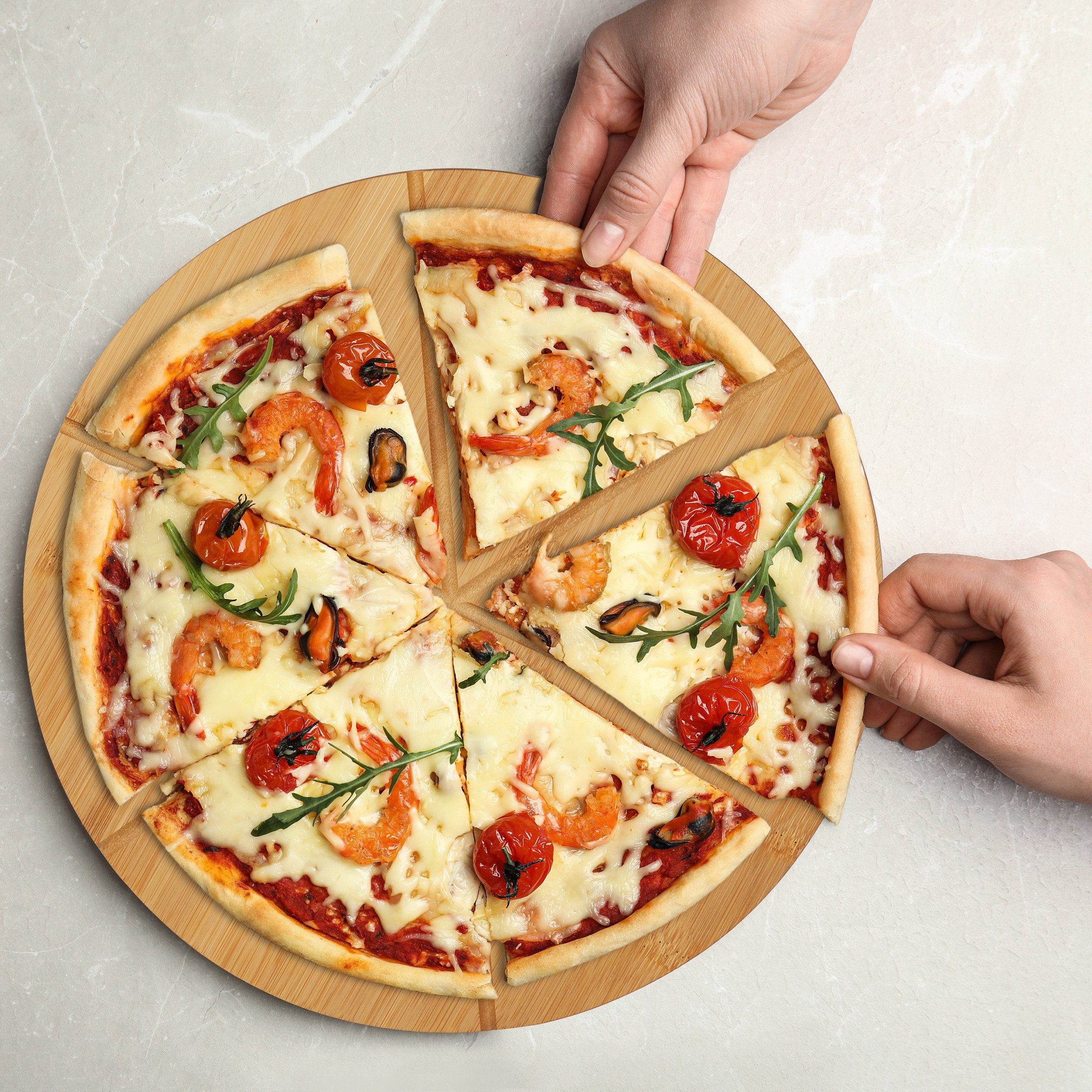 relaxdays Pizzaschneidebrett Pizzabrett Bambus 2er Set mit Backpapier, Bambus