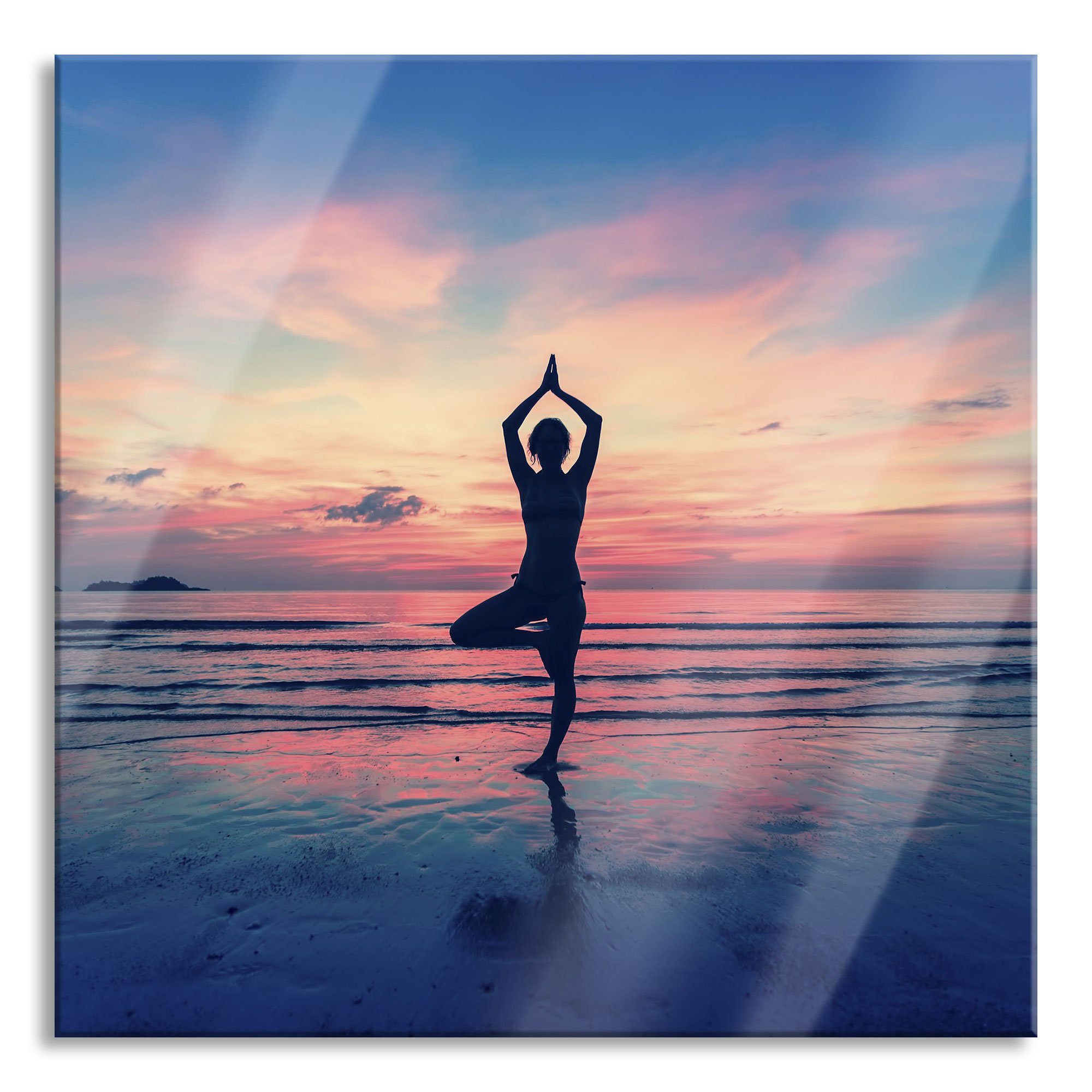 Pixxprint Glasbild Yoga am Strand, Strand am und aus (1 Glasbild Yoga Aufhängungen Abstandshalter Echtglas, inkl. St)