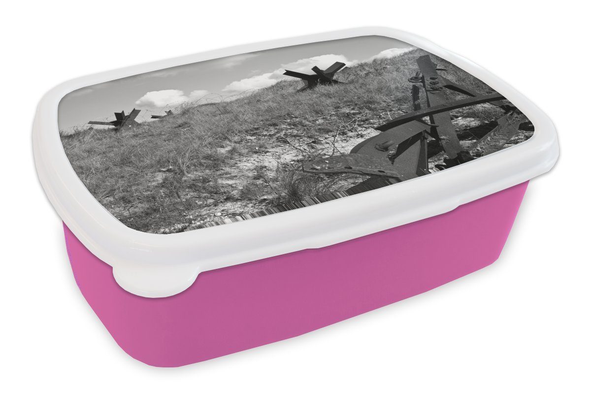 MuchoWow Lunchbox Französische Dünen von Omaha Beach an den D-Day-Stränden in Europa -, Kunststoff, (2-tlg), Brotbox für Erwachsene, Brotdose Kinder, Snackbox, Mädchen, Kunststoff rosa