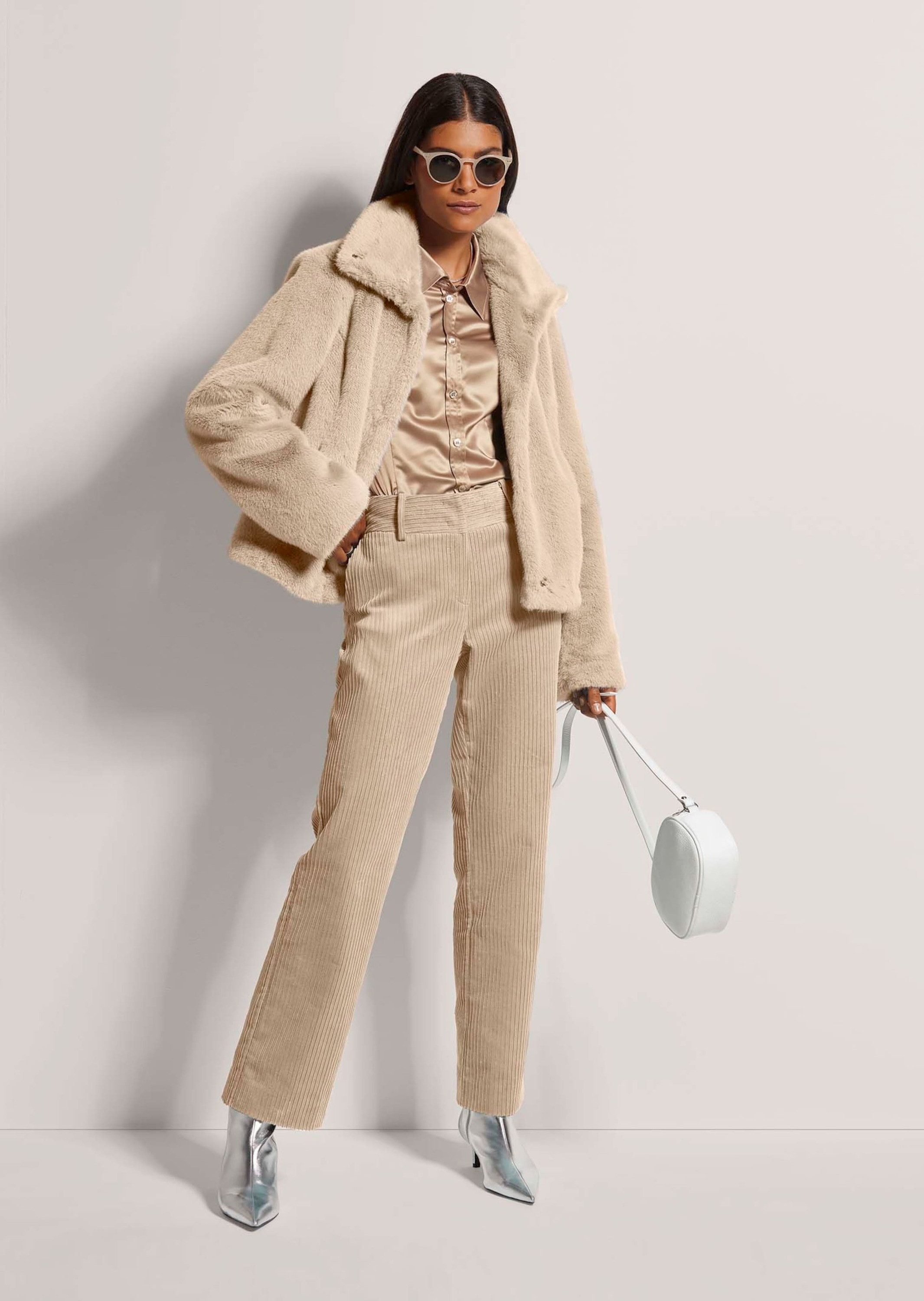 MADELEINE Outdoorjacke Webpelz-Kurzjacke mit Stehkragen Webpelzjacke mit verdeckten Druckknöpfen, Langarm, leicht gefüttert