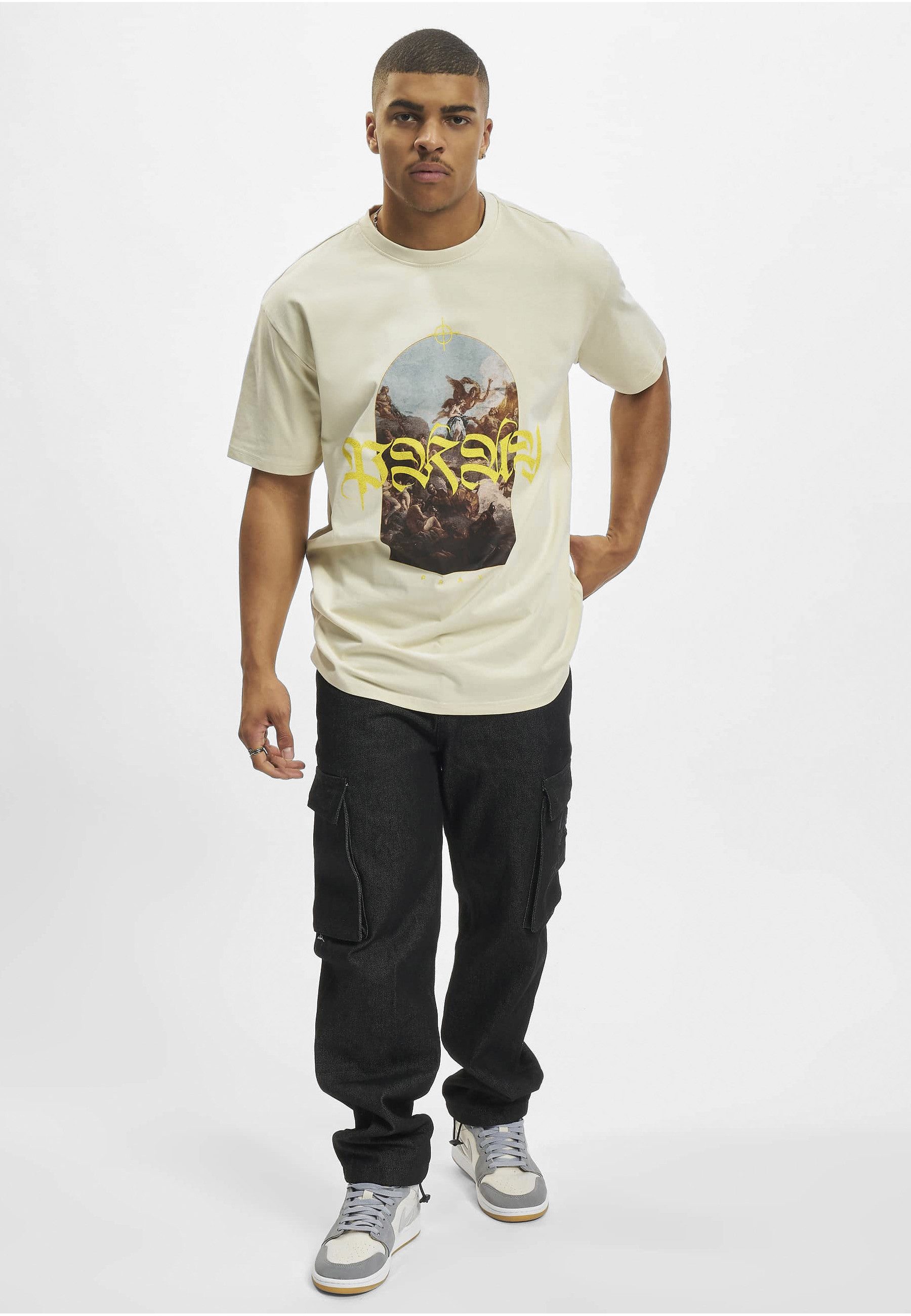 Upscale by Mister Tee Kurzarmshirt Upscale by Mister Tee Herren Pray Painting Oversize Tee (1-tlg)