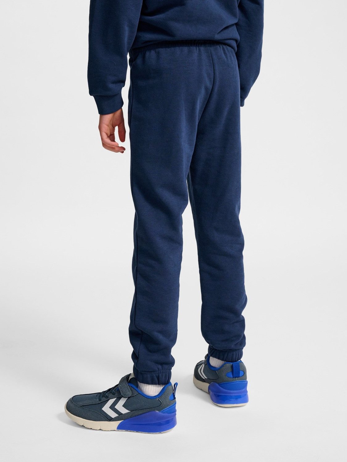 hummel Jogginghose HMlJR BASE REGULAR PANTS sportlicher Stil, für Sportmode und Streetwear geeignet