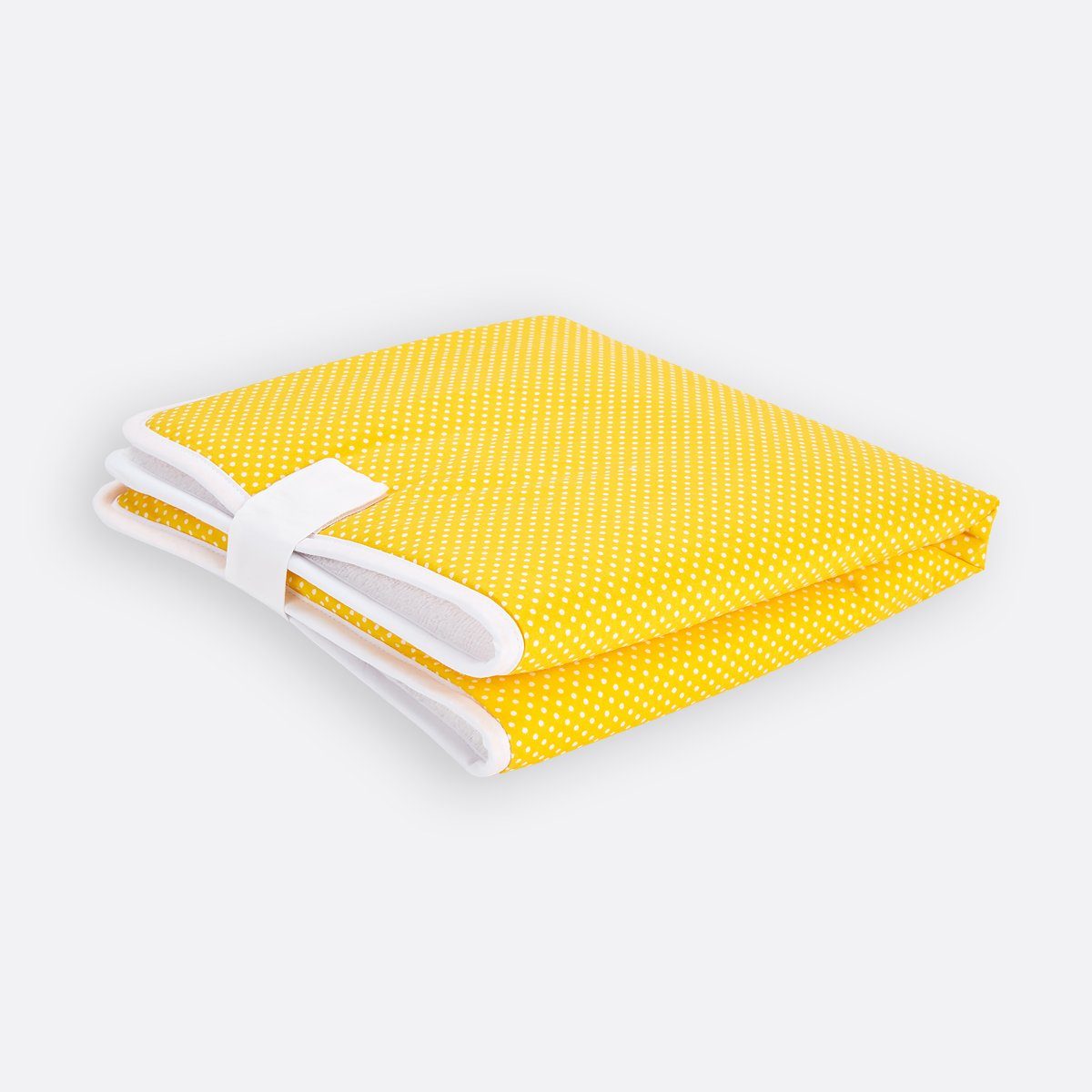 KraftKids Wickelauflage weiße Punkte auf Gelb, Reisewickelunterlage aus 3 Stoffsichten, 100% Baumwolle, Innen wasserundurchlässig, faltbar mit Klettverschluss