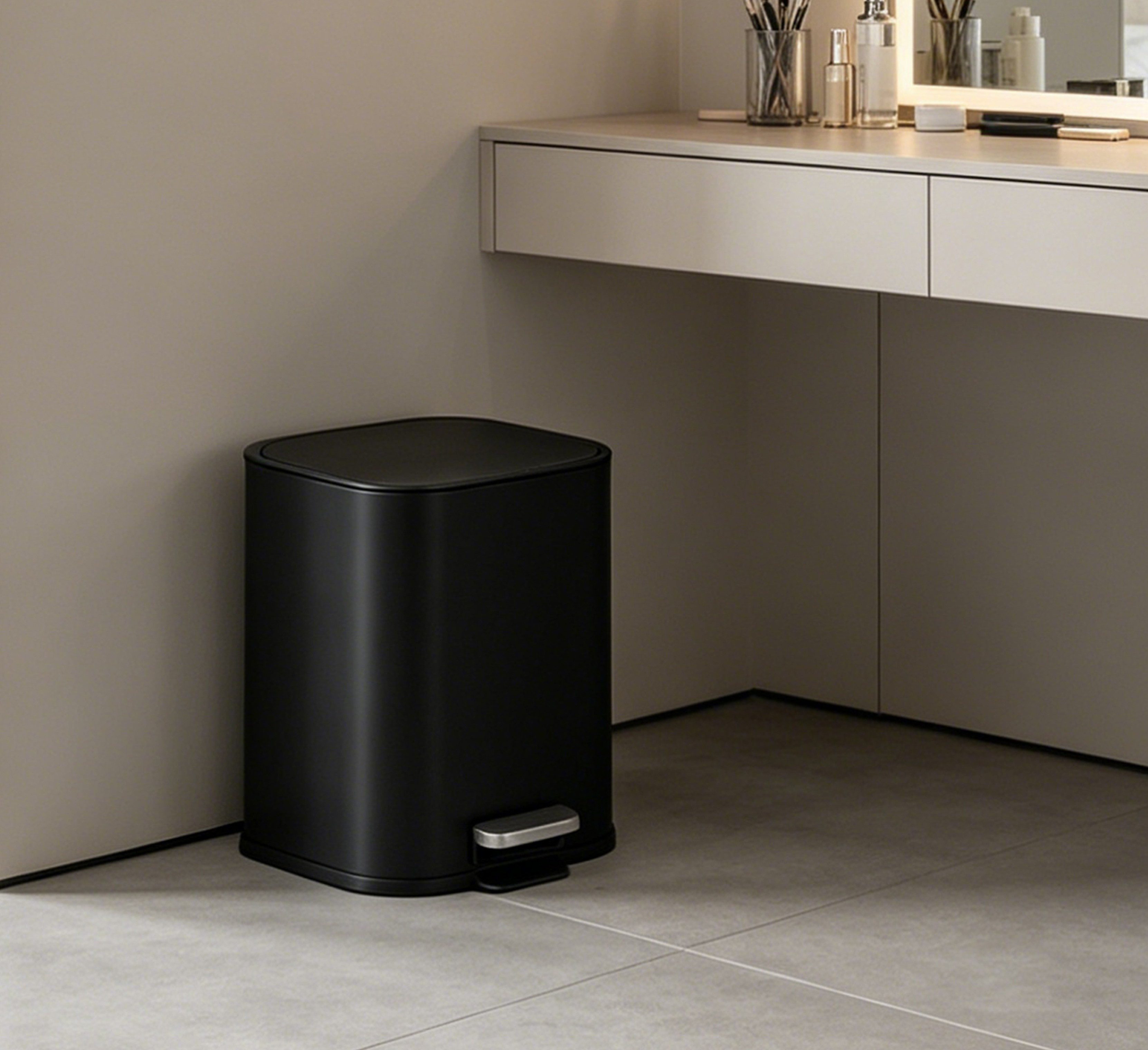 OTTO home Mülleimer Keenna, Soft Close, mit verstecktem Griff, Treteimer für Küche oder Bad, Abfalleimer mit Deckel