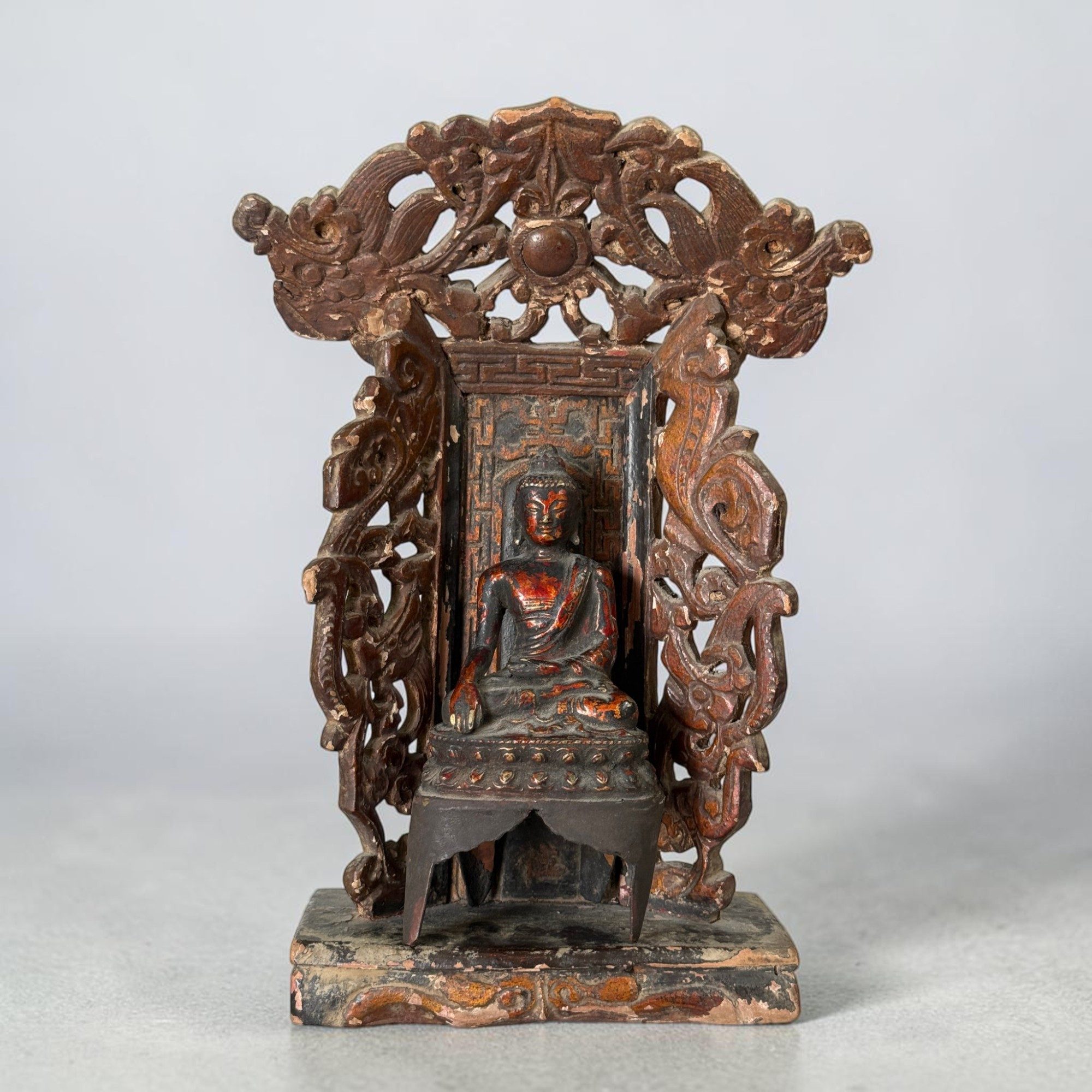Asien LifeStyle Buddhafigur Alter chinesischer Holzschrein mit Bronze Buddha