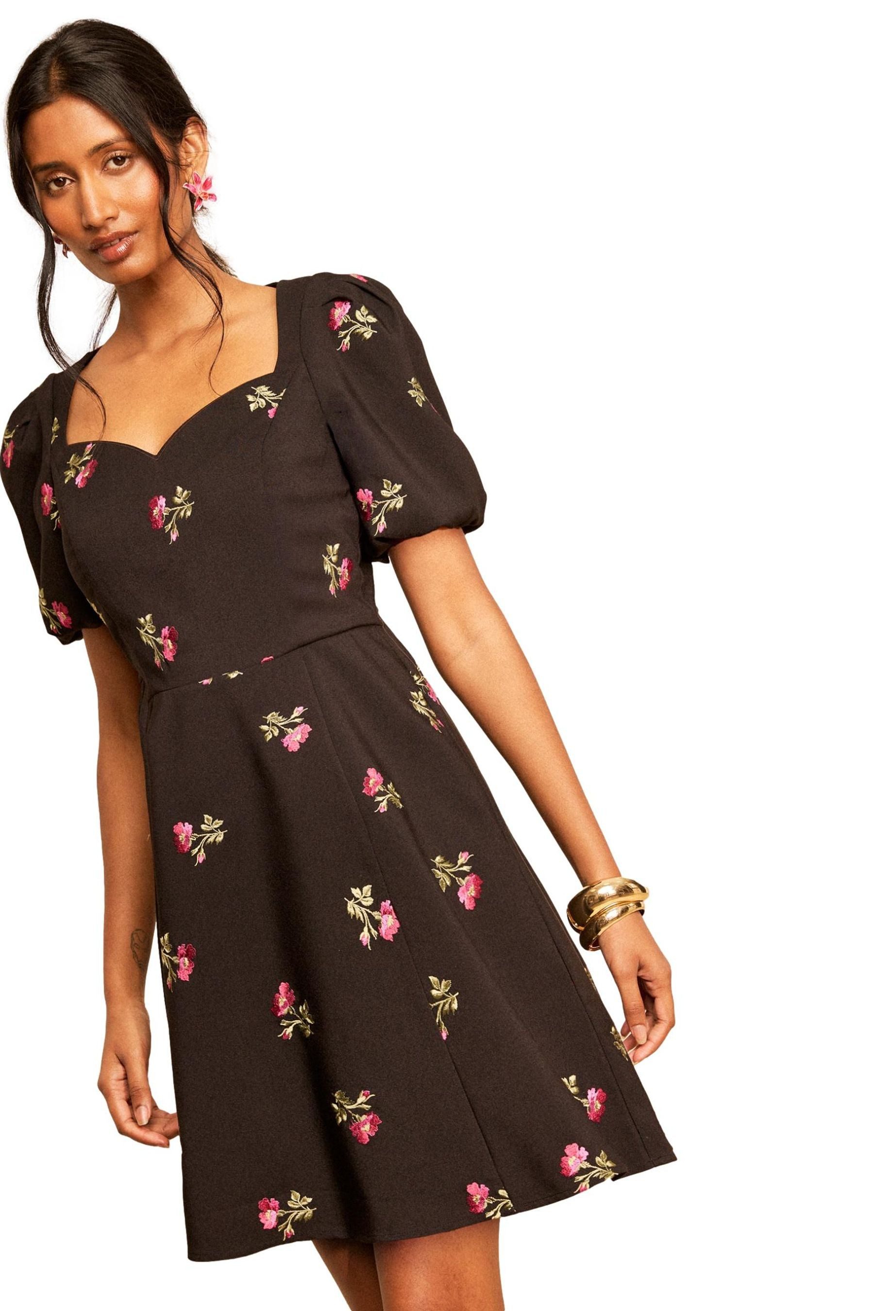 Love & Roses Minikleid Love & Roses Tailliertes Skater-Minikleid (1-tlg)