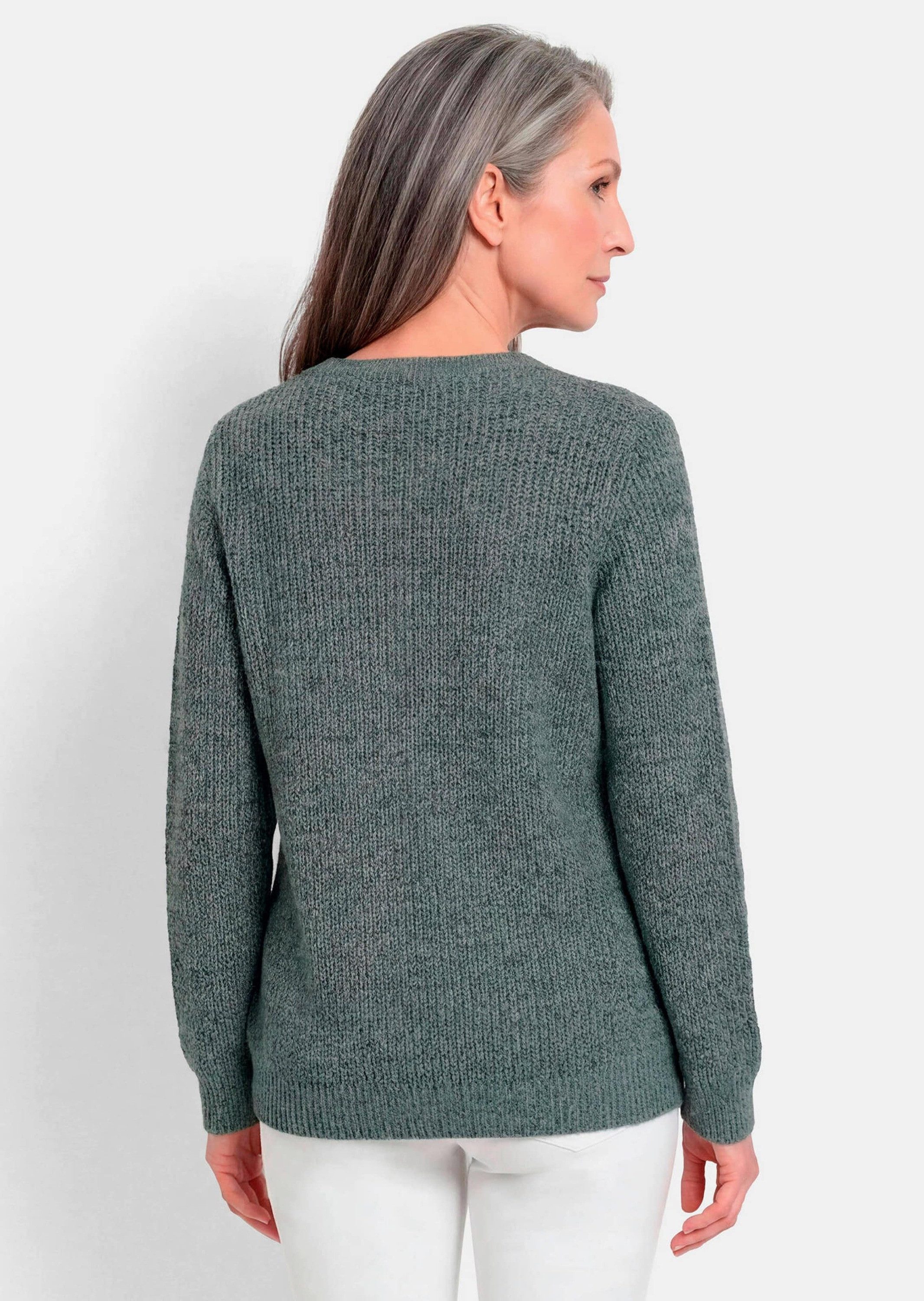 GOLDNER Strickpullover Kurzgröße: Strickpullover mit V-Ausschnitt Figurbetonter Feinstrick mit diagonaler Rippenstruktur und Langarm