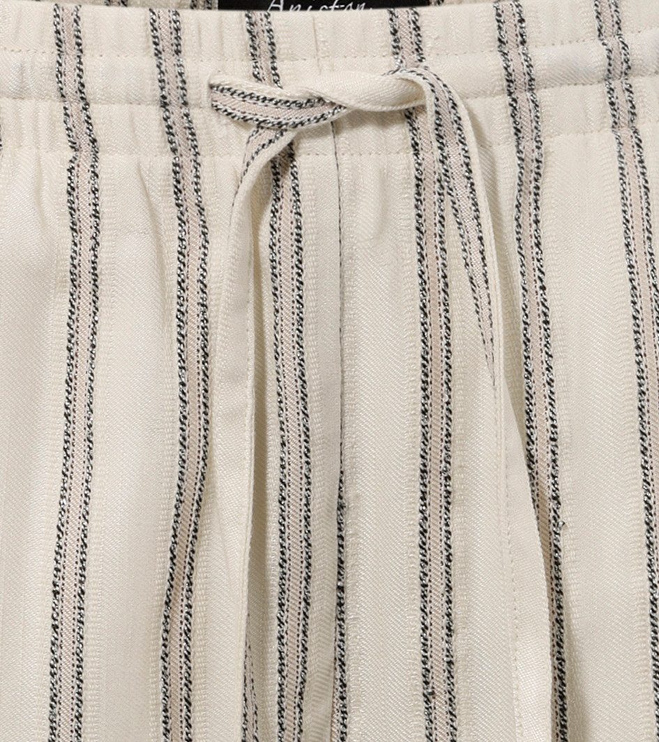 Aniston CASUAL Shorts mit Glitzerfäden verzierte Streifen